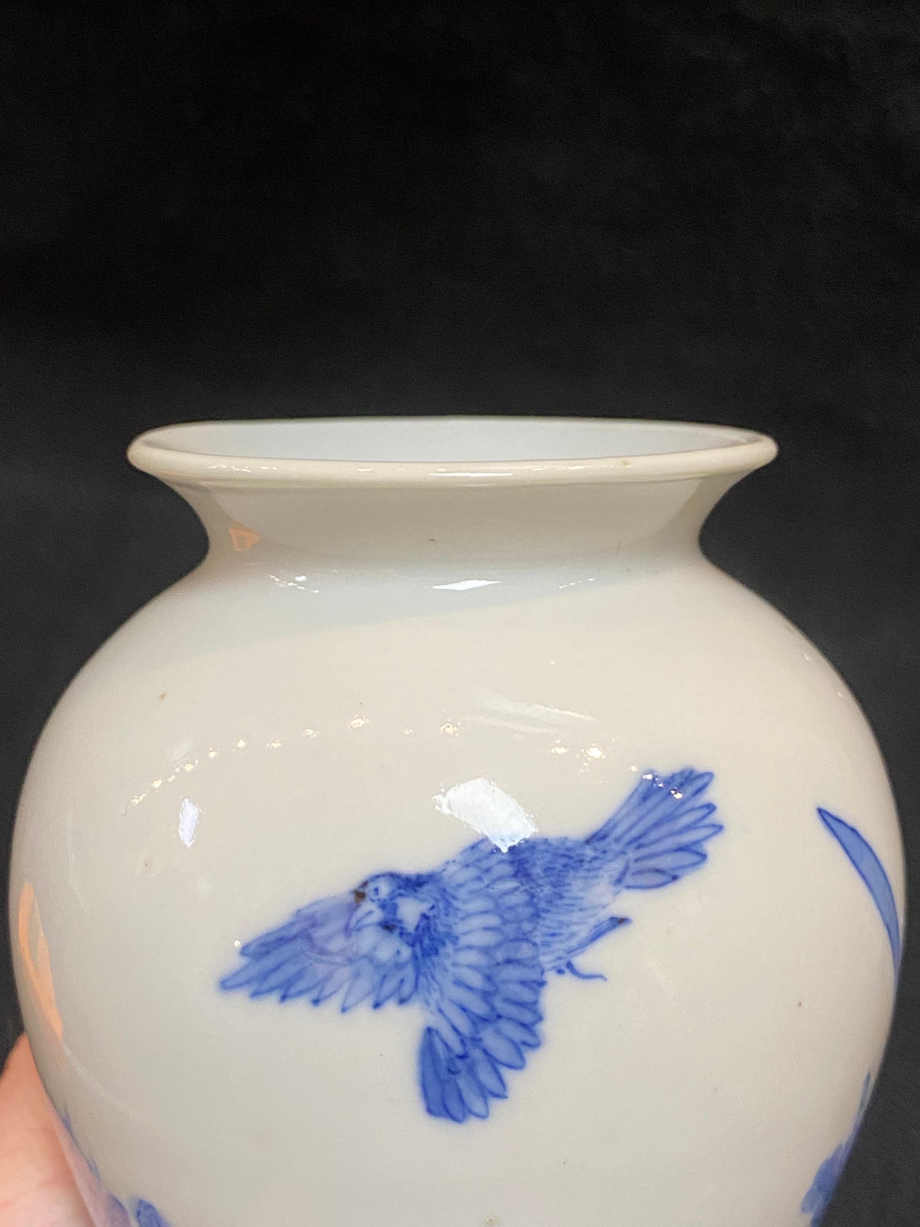 Chinese Qing YongZheng antique blue and white porcelain vase In Good Condition In San Gabriel, CA