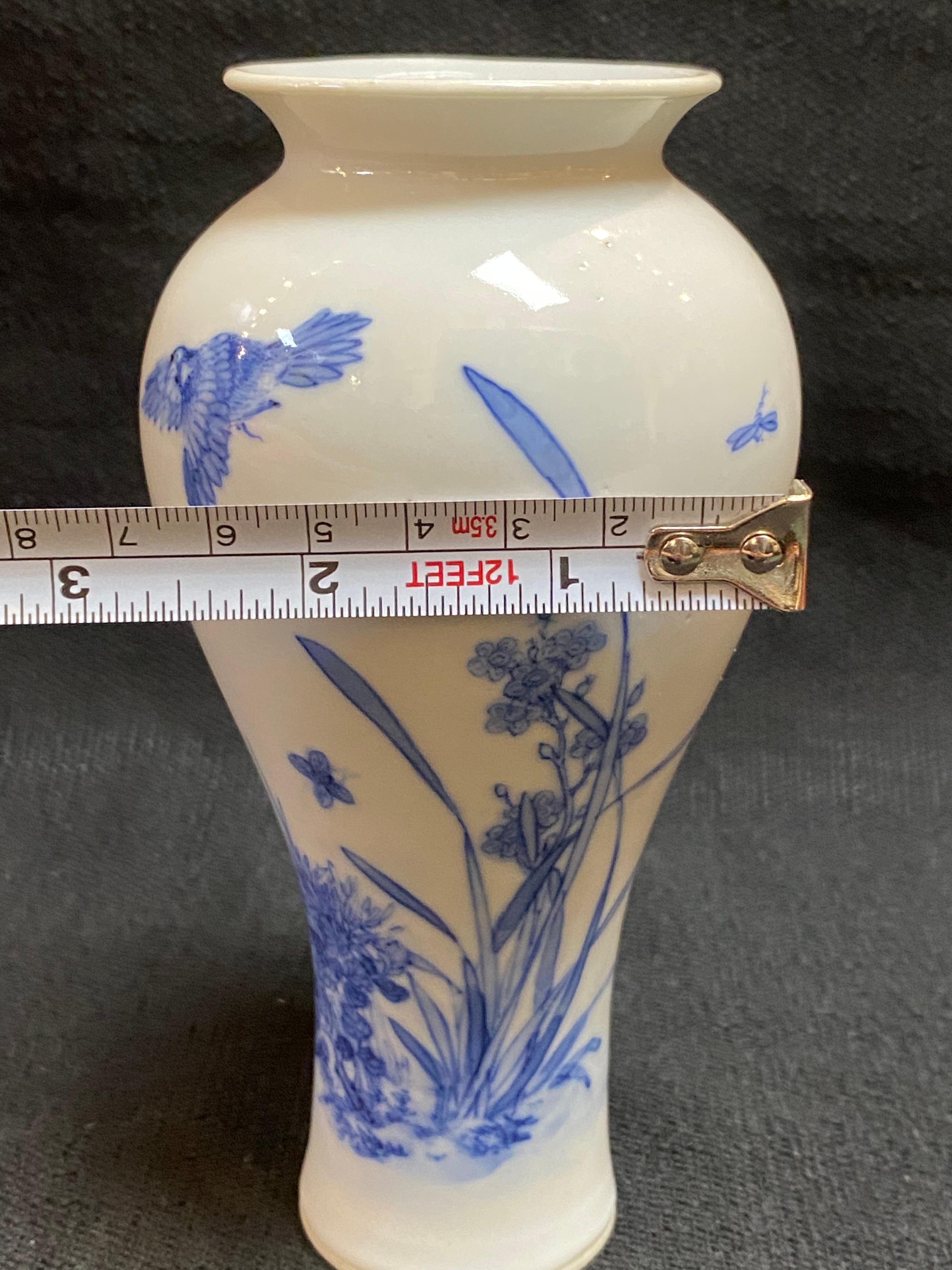 18th Century and Earlier Chinese Qing YongZheng antique blue and white porcelain vase