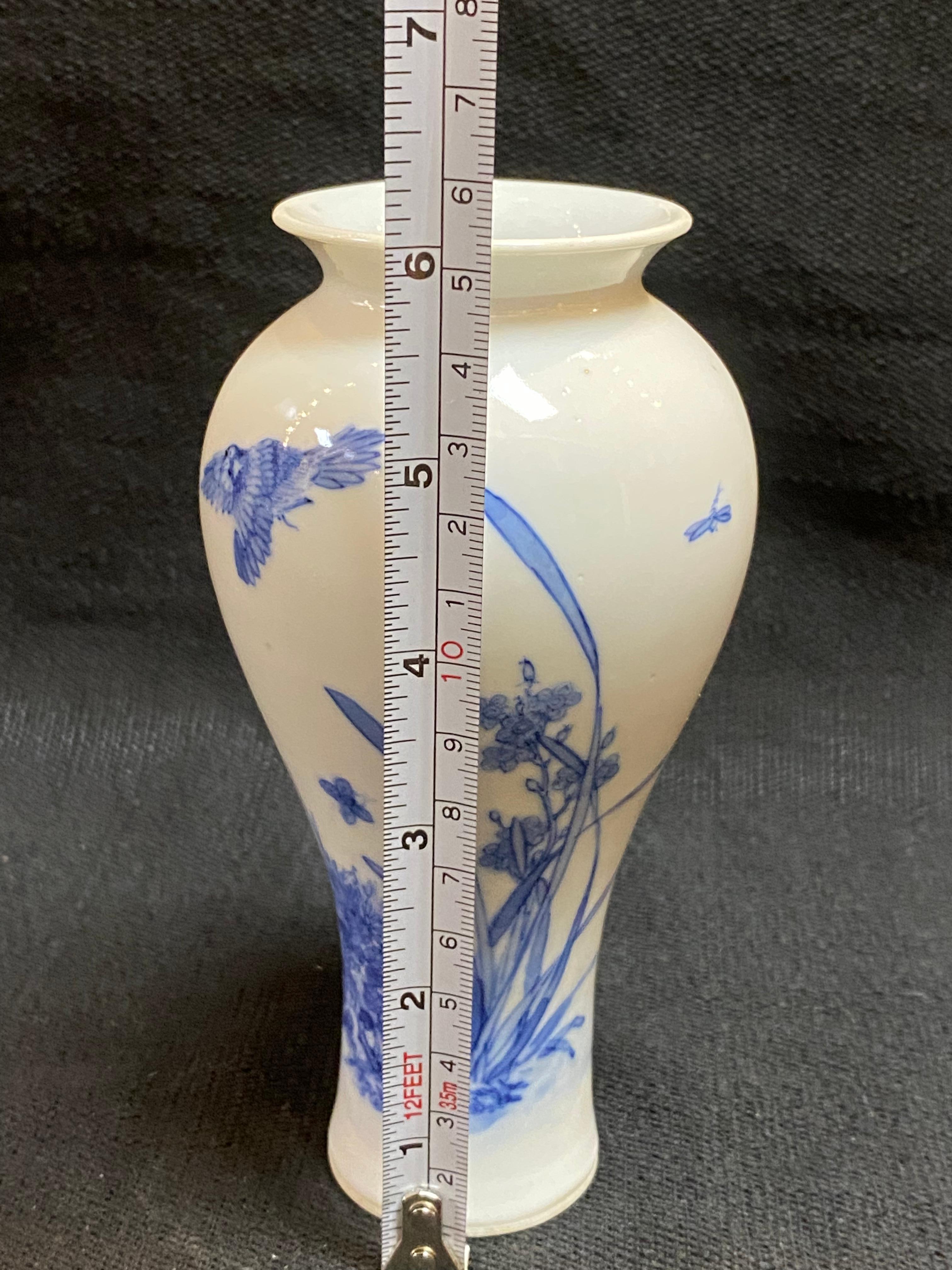 Chinese Qing YongZheng antique blue and white porcelain vase 2