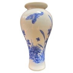 Chinese Qing YongZheng antique blue and white porcelain vase