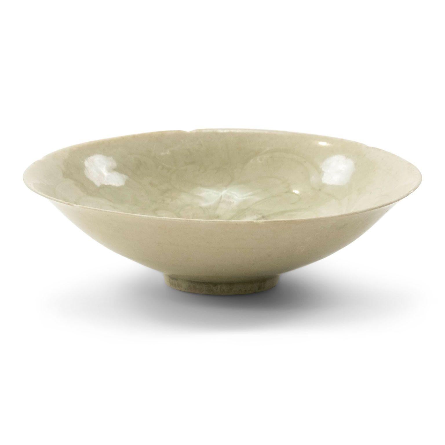 Chinese Qingbai Lobed Foliate-Rim Bowl, Song Dynasty For Sale 5
