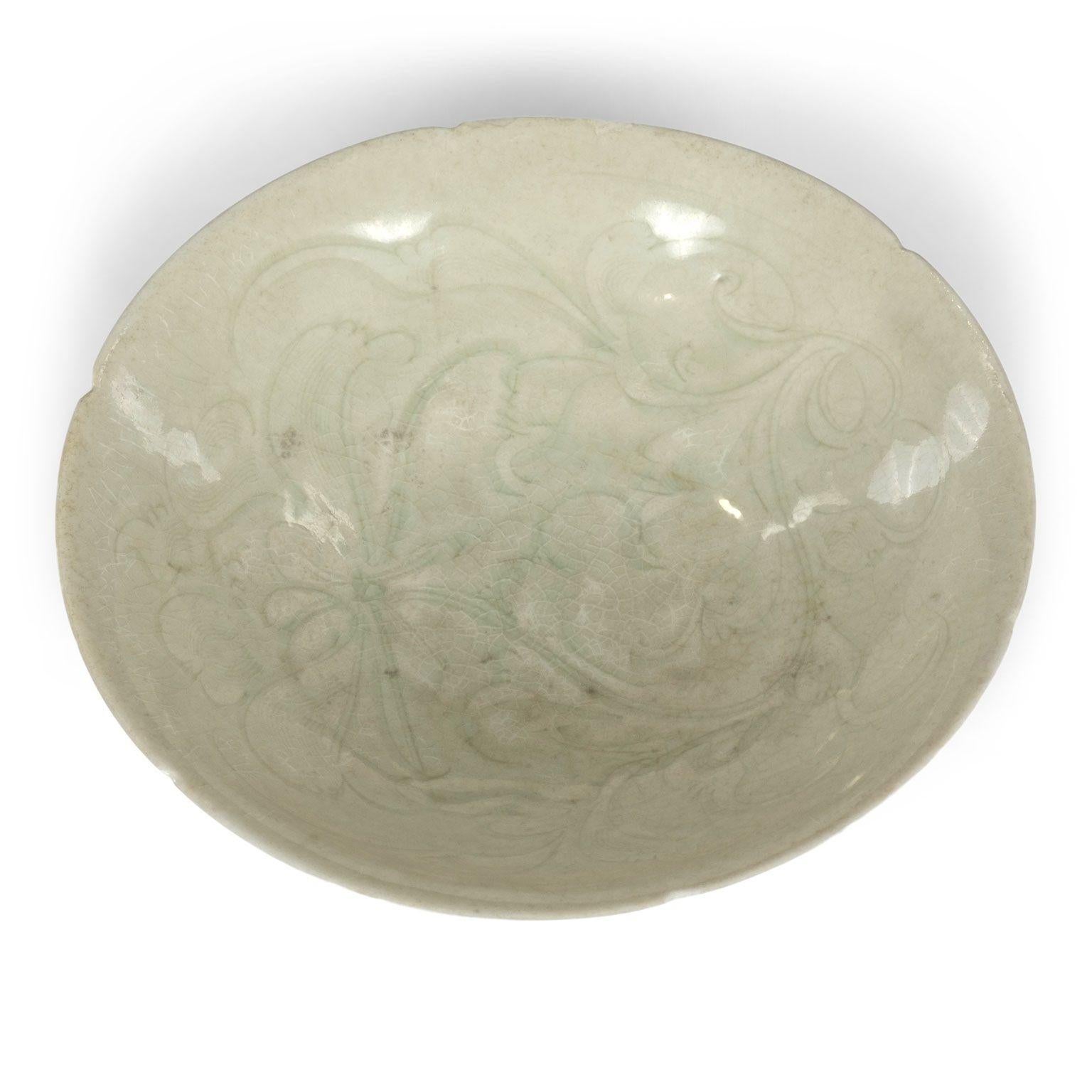 Chinese Qingbai Lobed Foliate-Rim Bowl, Song Dynasty In Fair Condition For Sale In Houston, TX