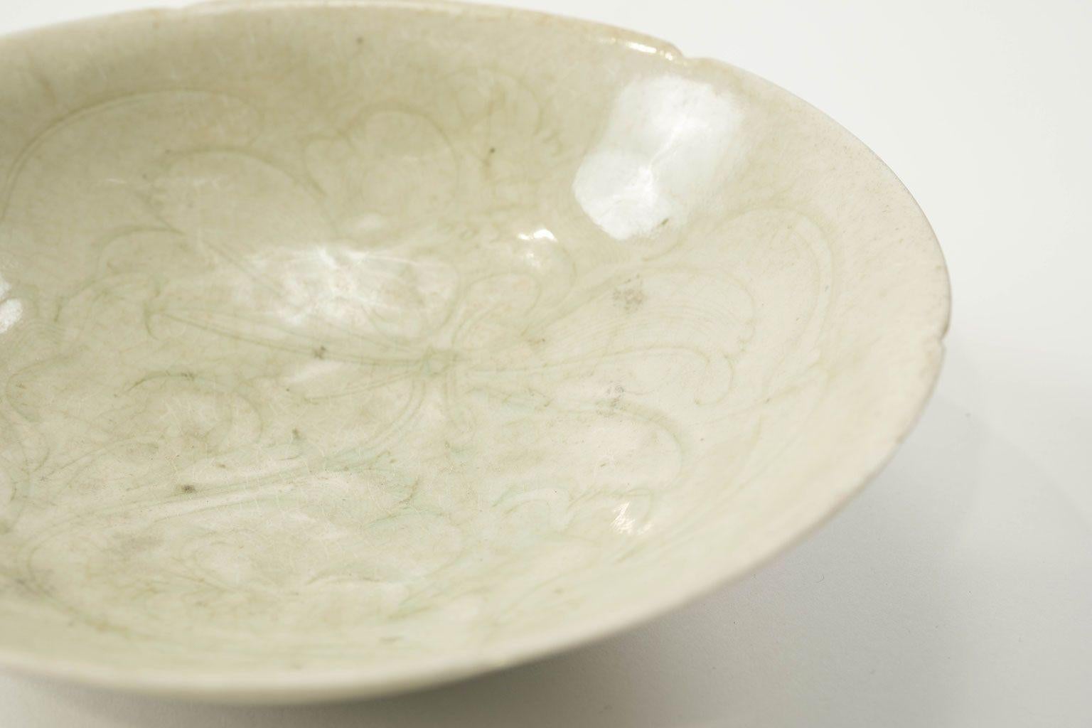 Earthenware Chinese Qingbai Lobed Foliate-Rim Bowl, Song Dynasty For Sale