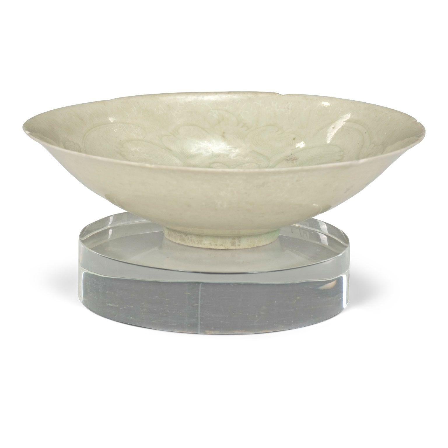 Chinese Qingbai Lobed Foliate-Rim Bowl, Song Dynasty For Sale 2