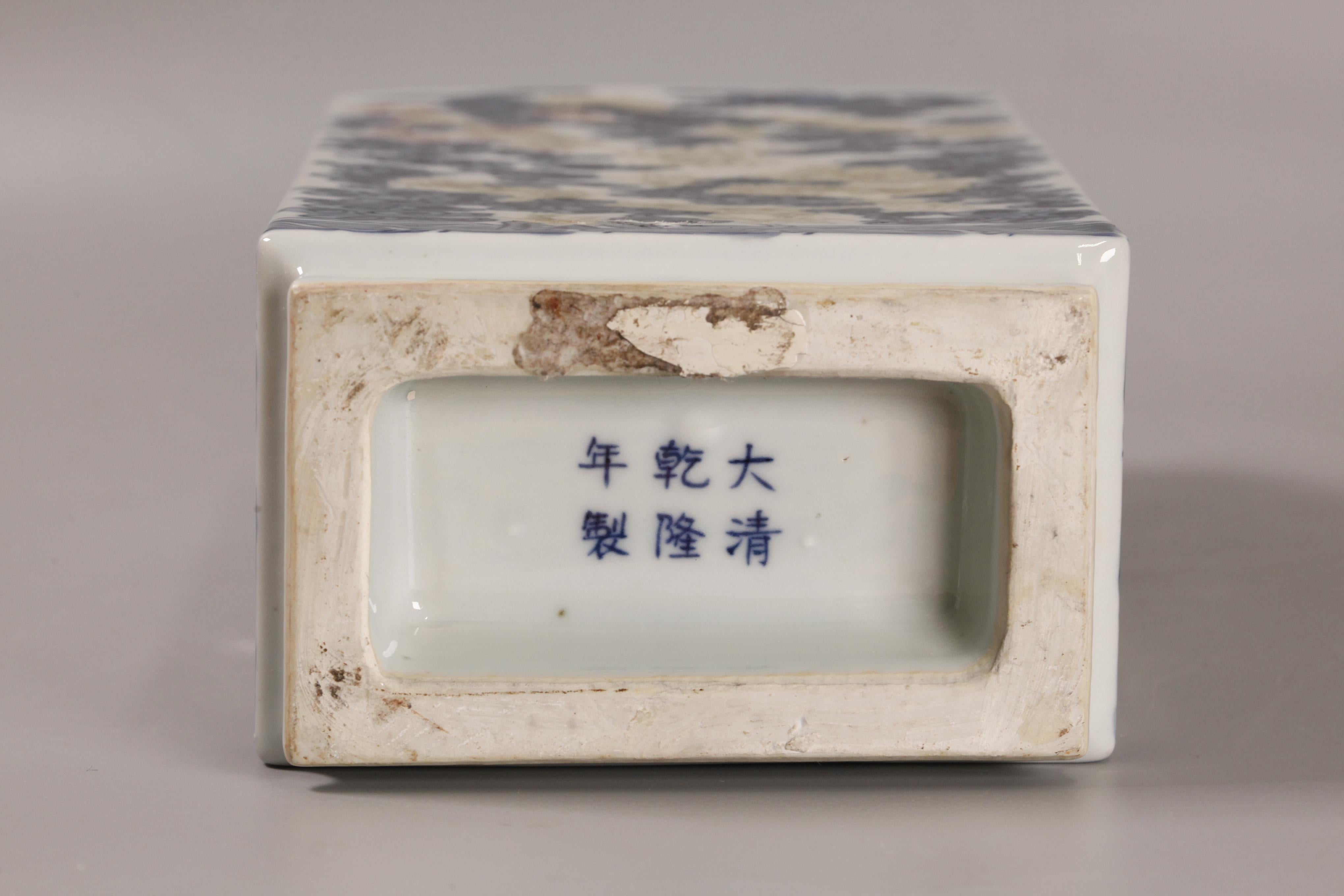 Vase chinois de forme rectangulaire en porcelaine, XIXe siècle Bon état - En vente à New York, NY
