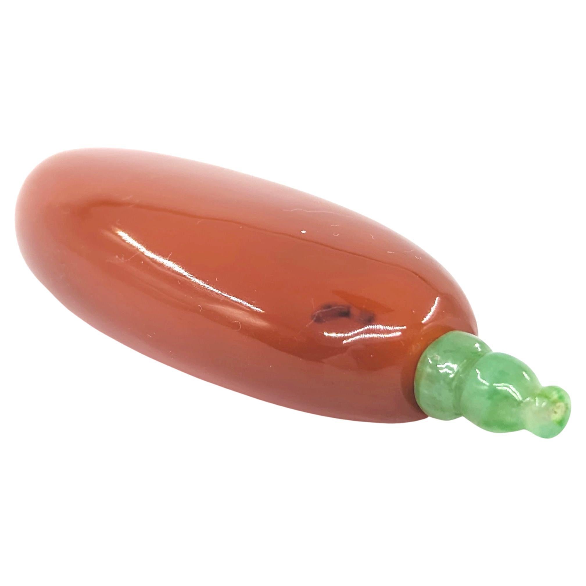 Antique Chinese Red Agate Pepper Snuff Bottle with Green Jadeite Stopper 19c In Good Condition For Sale In Richmond, CA