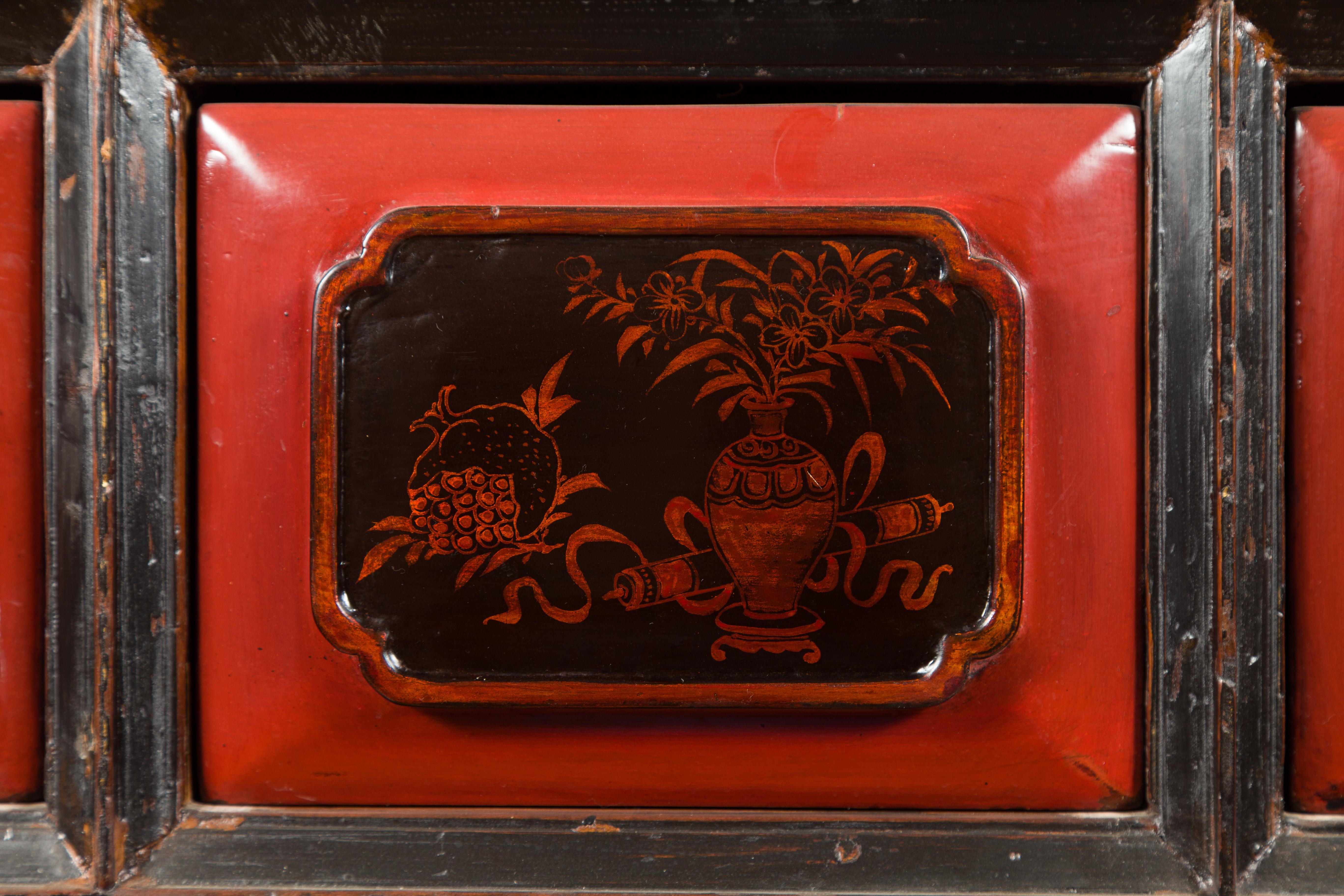 Table d'autel d'autel du 19ème siècle de la dynastie chinoise Qing laquée rouge et noire en vente 5
