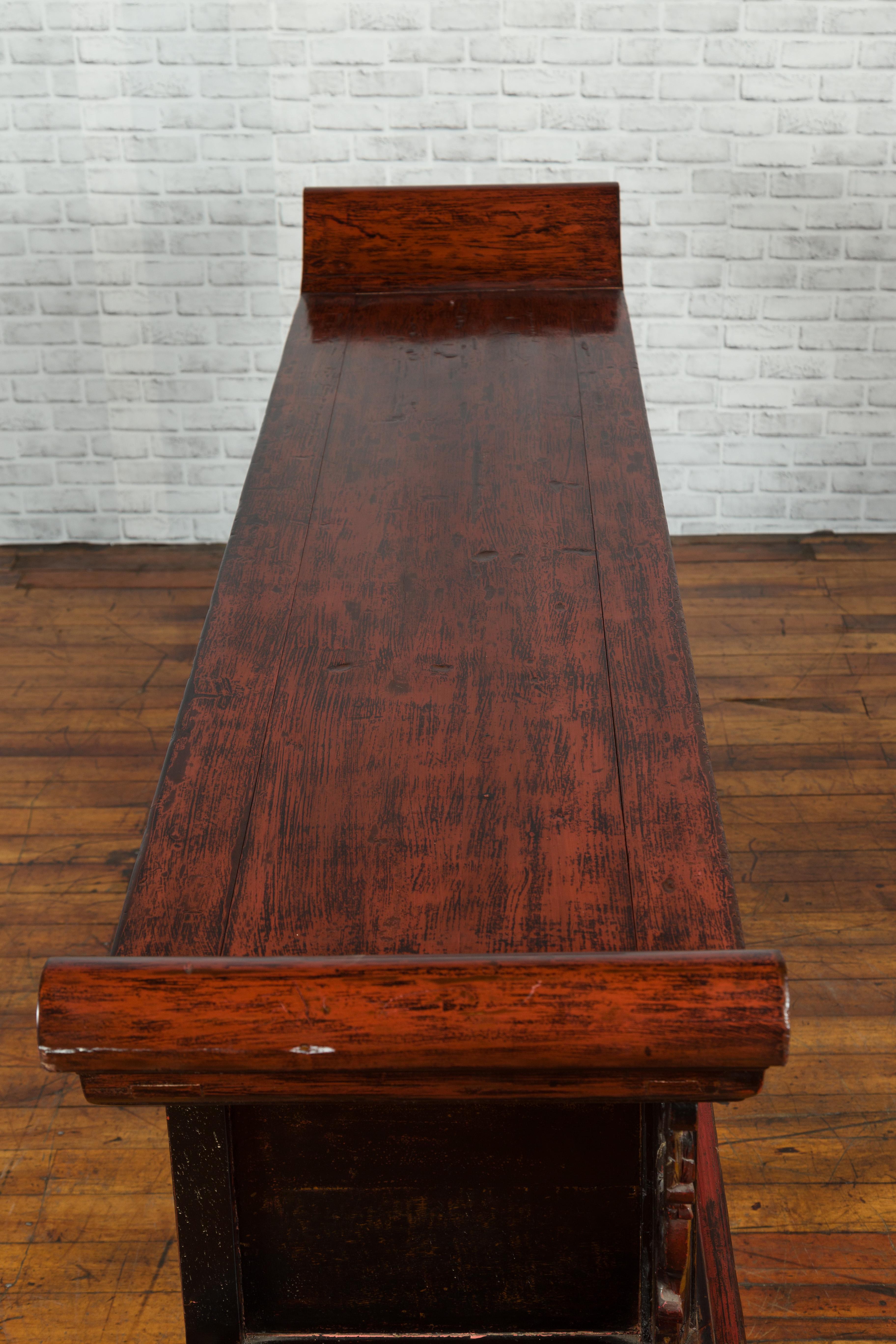 Table d'autel d'autel du 19ème siècle de la dynastie chinoise Qing laquée rouge et noire en vente 11