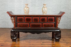 Tavola da altare del XIX secolo laccata in rosso e nero del periodo della dinastia Qing