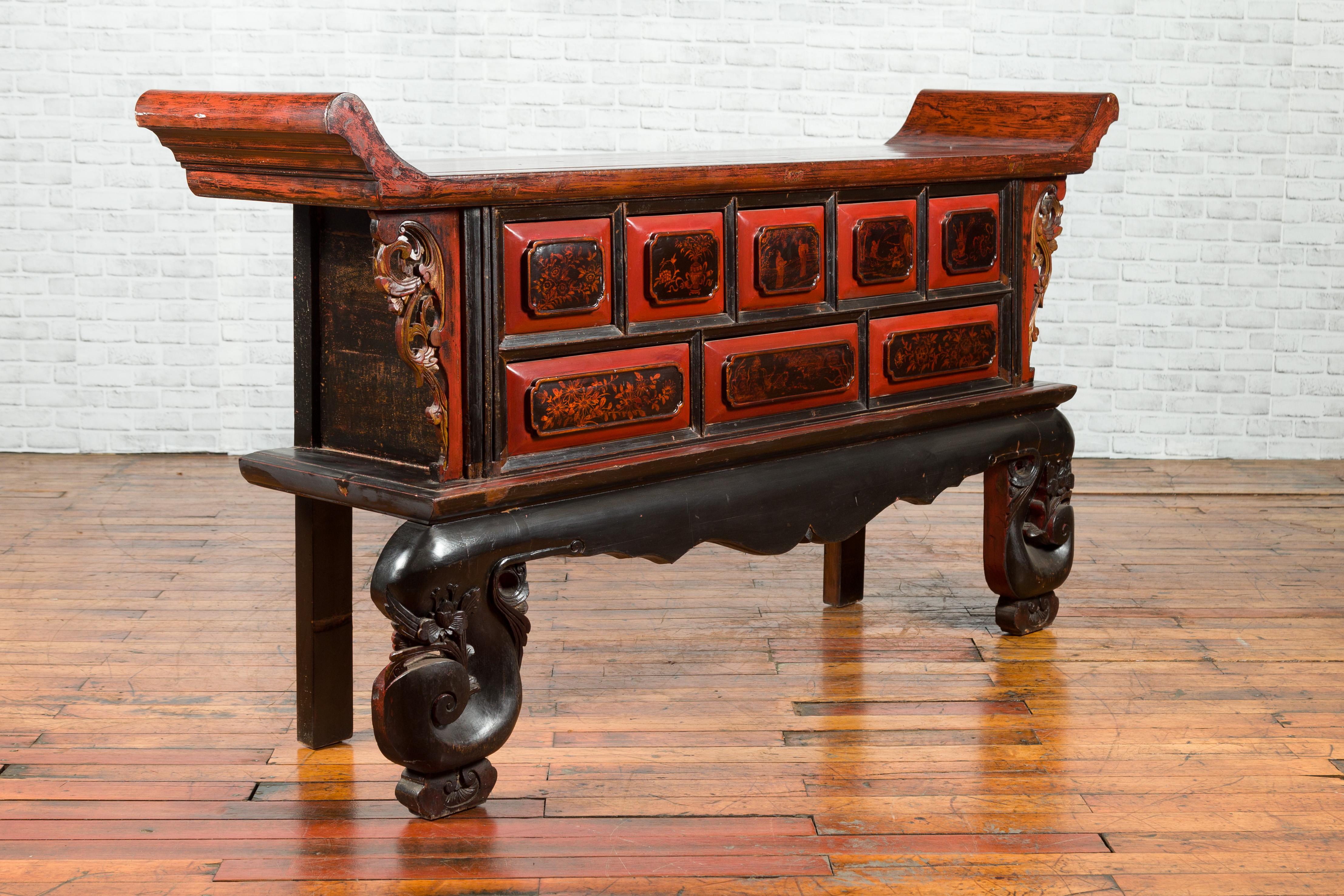 XIXe siècle Table d'autel d'autel du 19ème siècle de la dynastie chinoise Qing laquée rouge et noire en vente