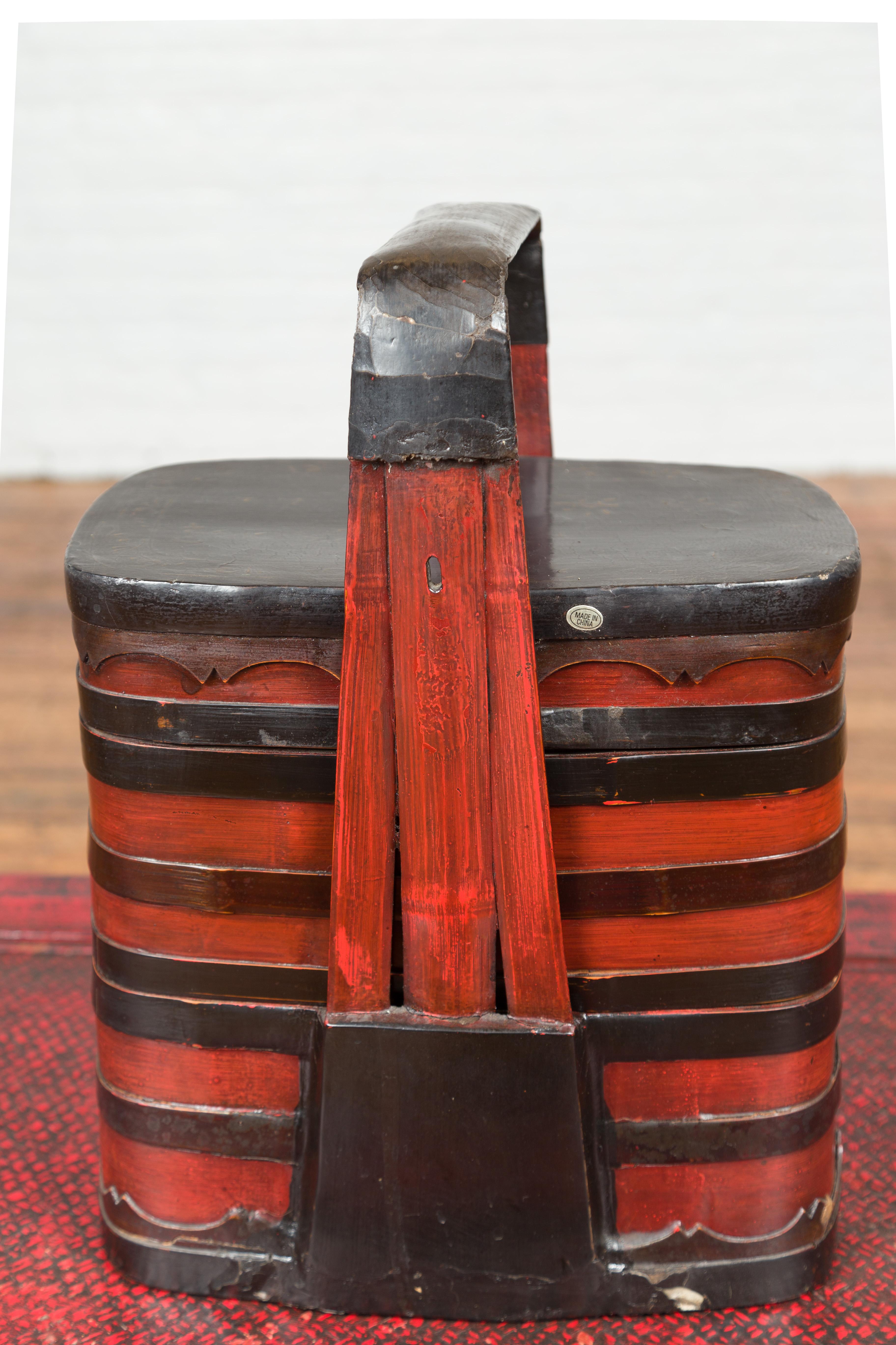 20th Century Chinese Red and Black Lacquered Tiered Lunch Box with Handle and Calligraphy For Sale