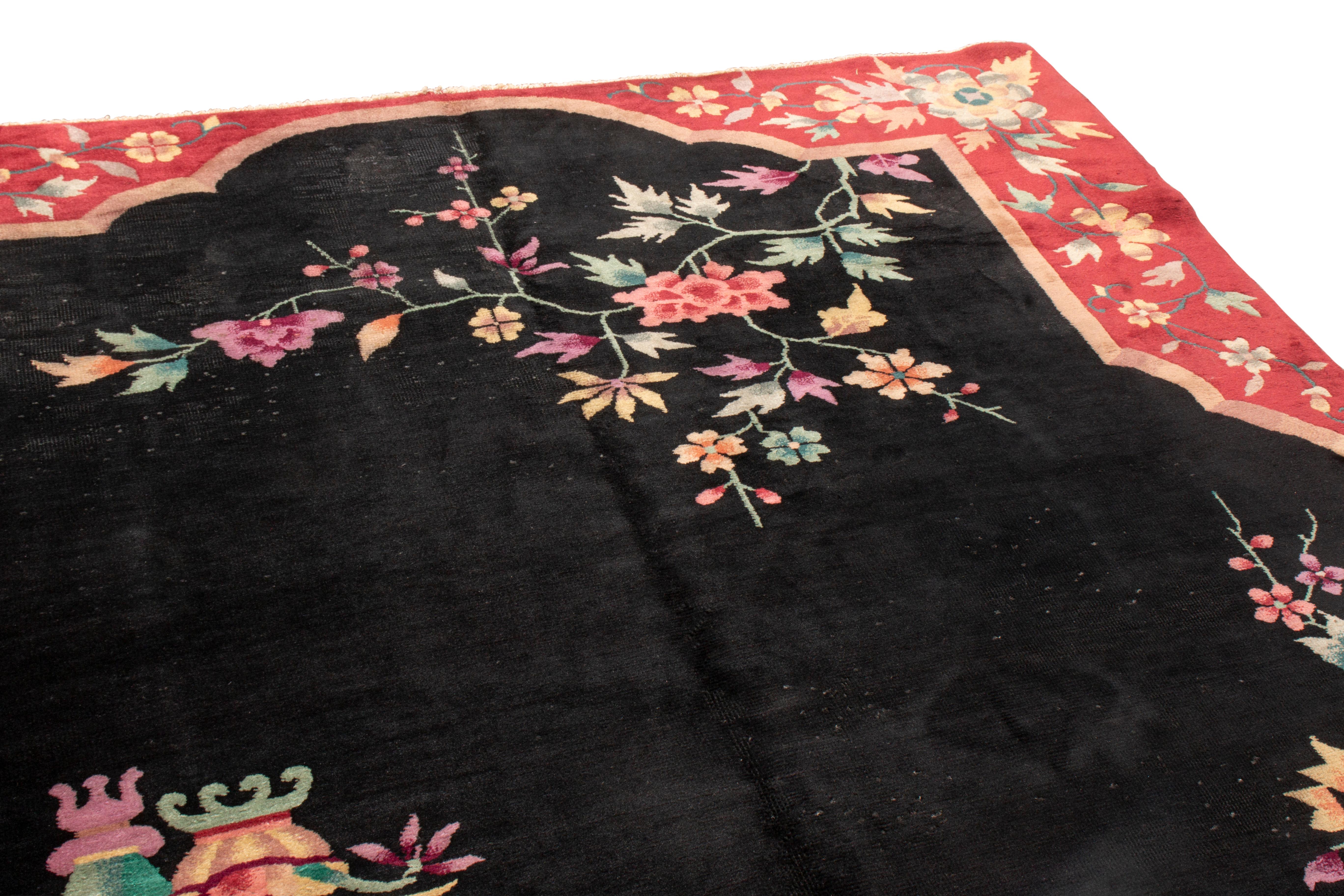 Art déco Tapis chinois en laine rouge et noire à motifs floraux Art Déco en vente