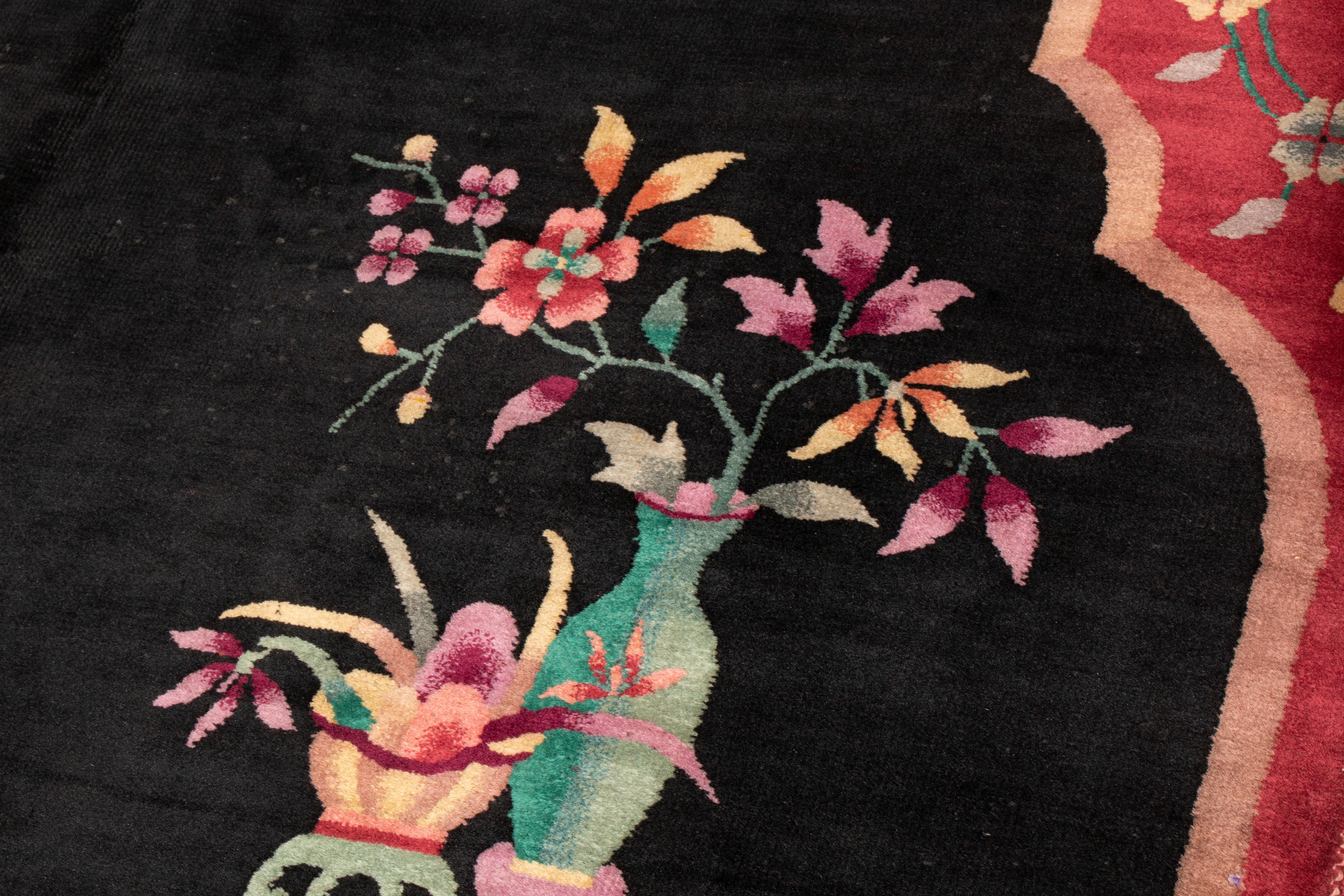 Chinois Tapis chinois en laine rouge et noire à motifs floraux Art Déco en vente