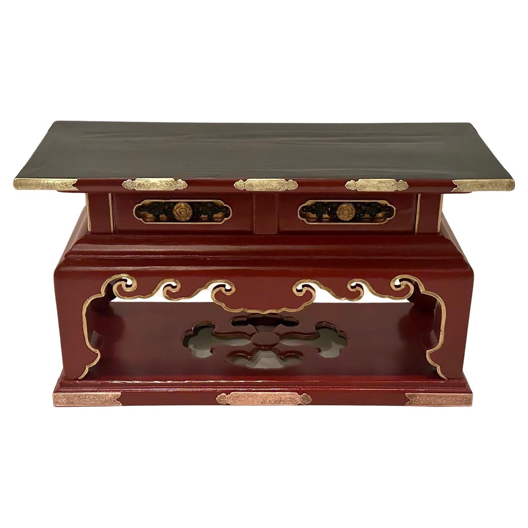 Table d'autel chinoise en laque rouge et noire en vente