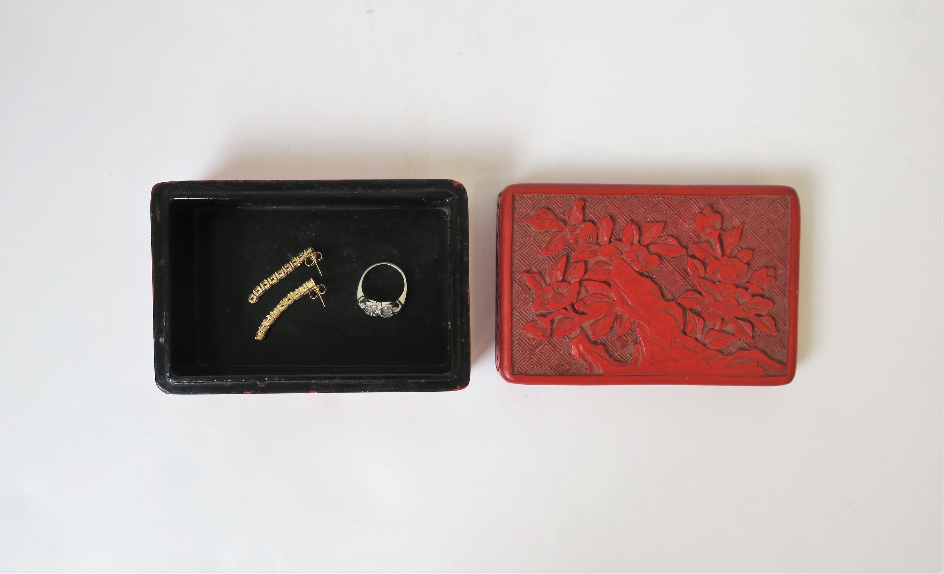 Chinese Red Cinnabar and Black Lacquer Box 6