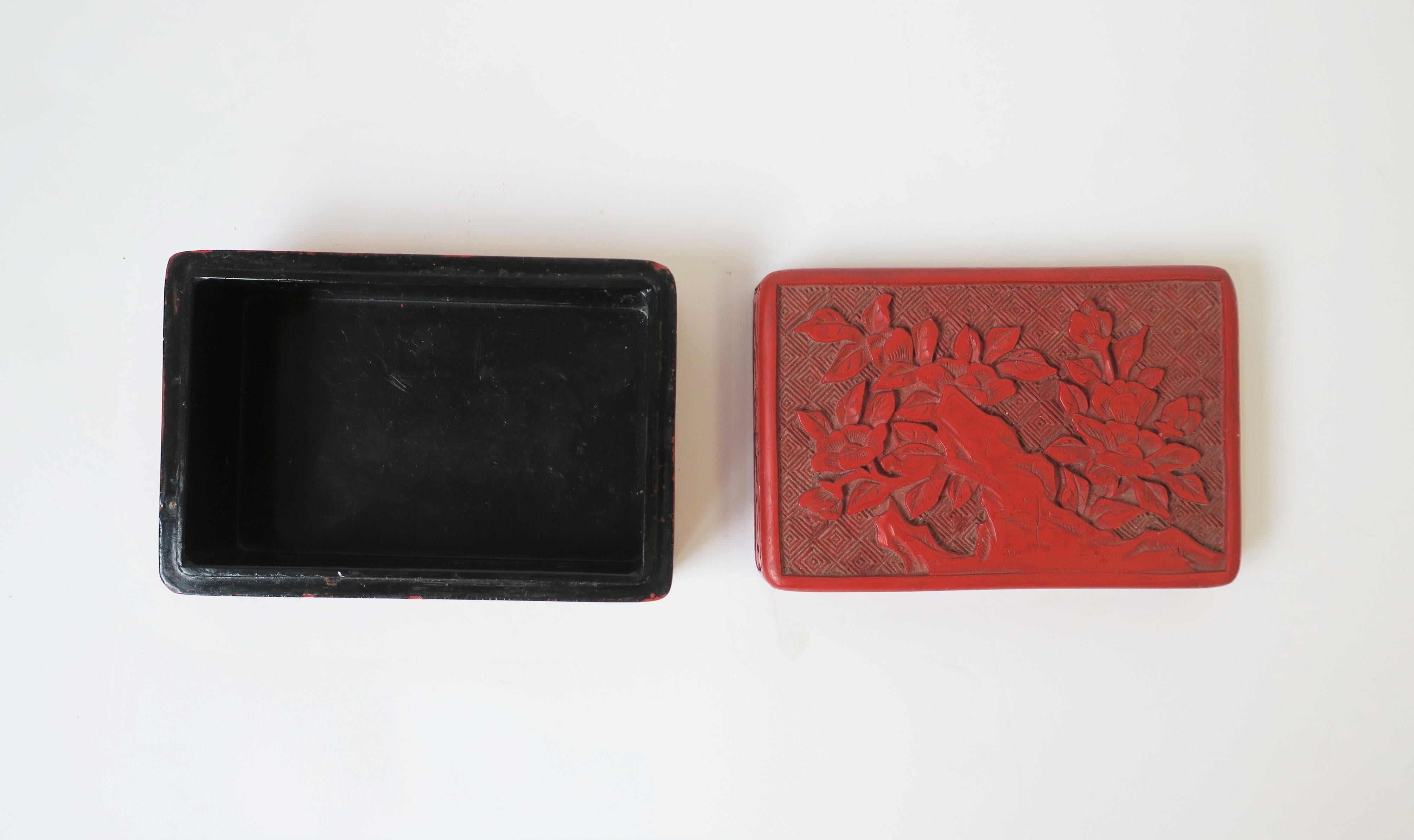 Chinese Red Cinnabar and Black Lacquer Box 7