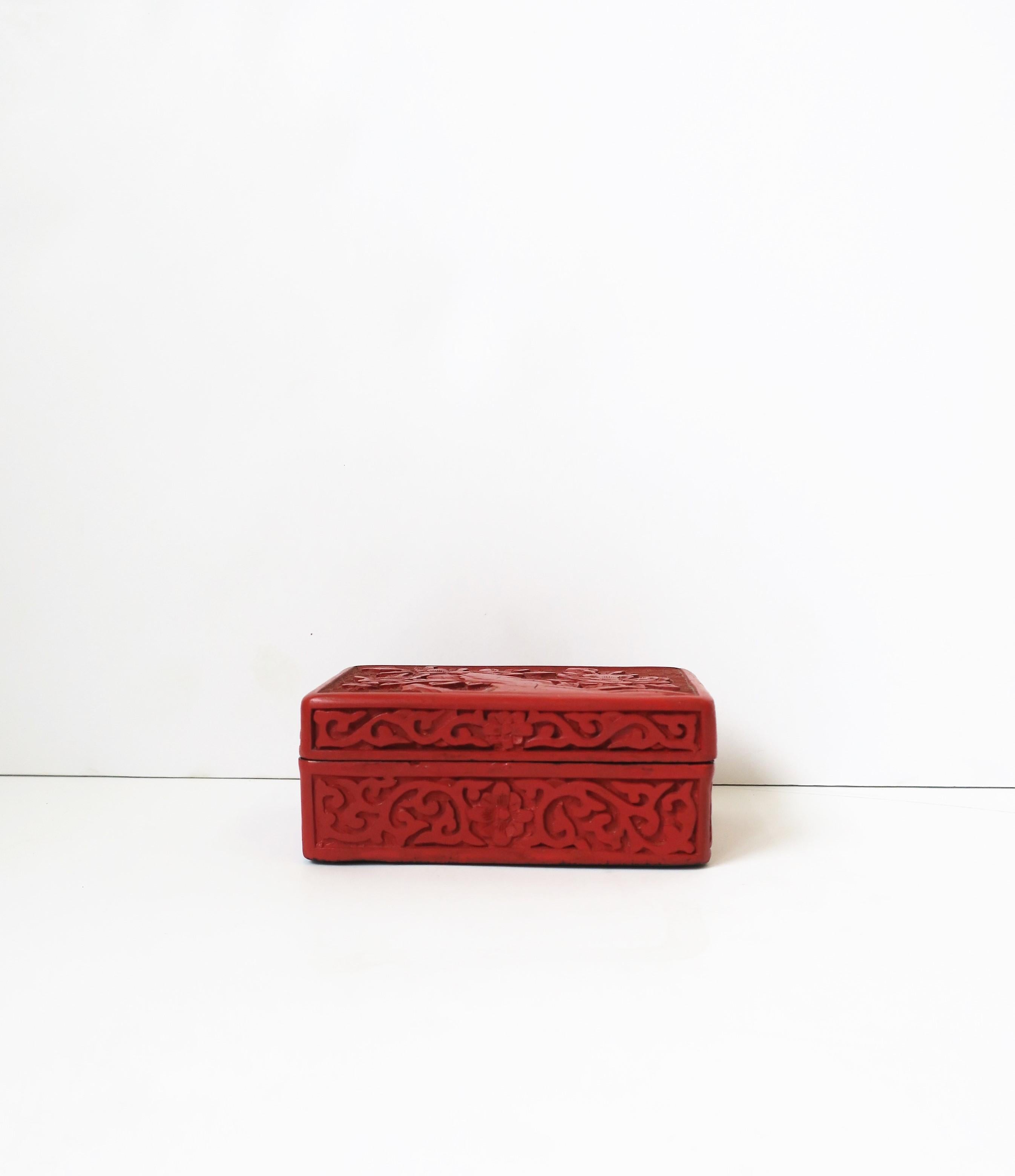 Chinese Red Cinnabar and Black Lacquer Box In Good Condition In New York, NY