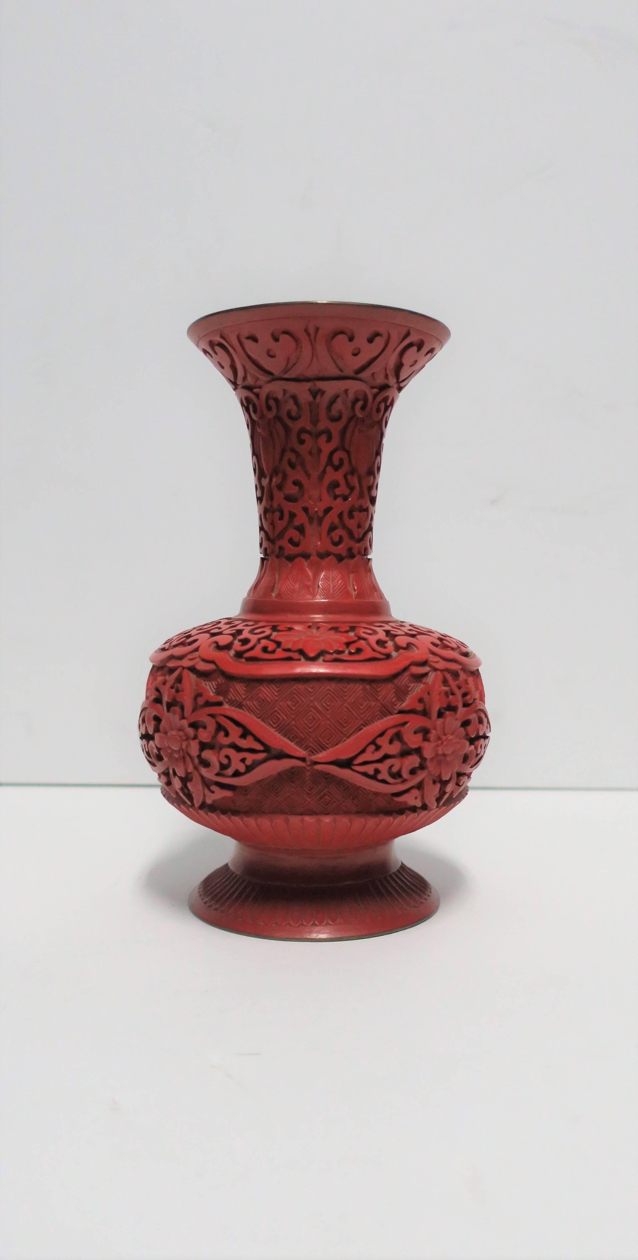 Vase chinois à cinabre rouge 3