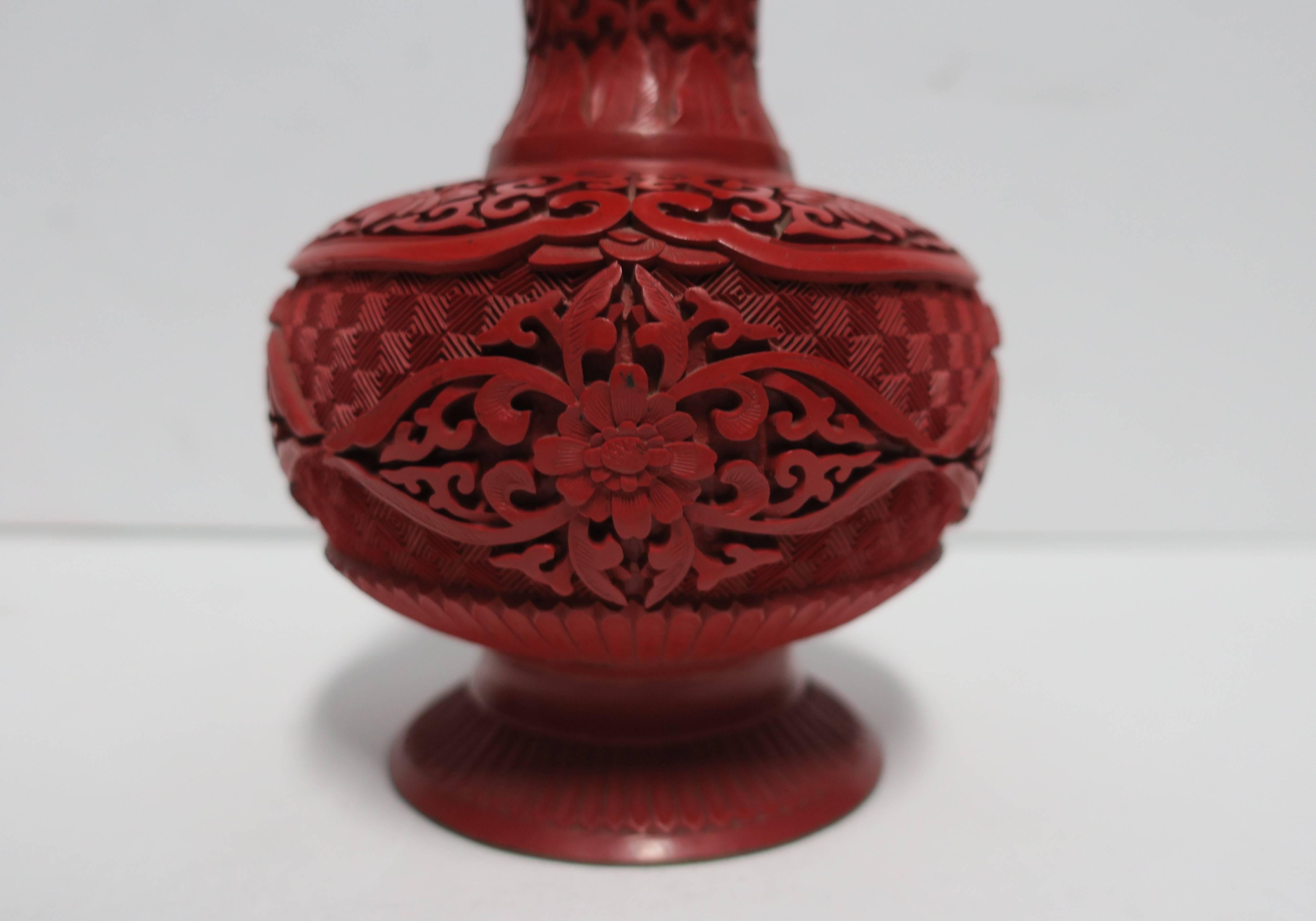 Laiton Vase chinois à cinabre rouge