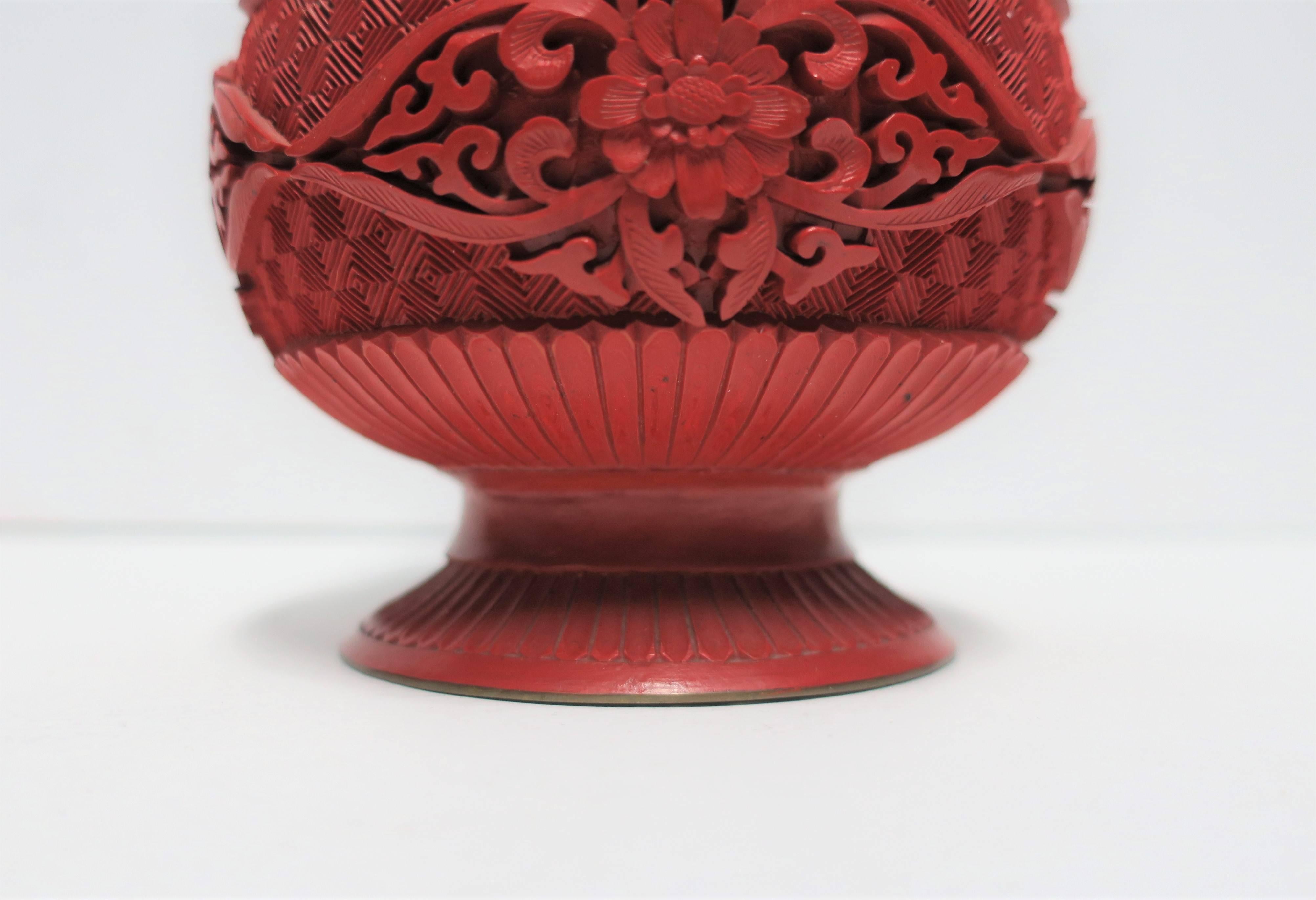 Vase chinois à cinabre rouge 2