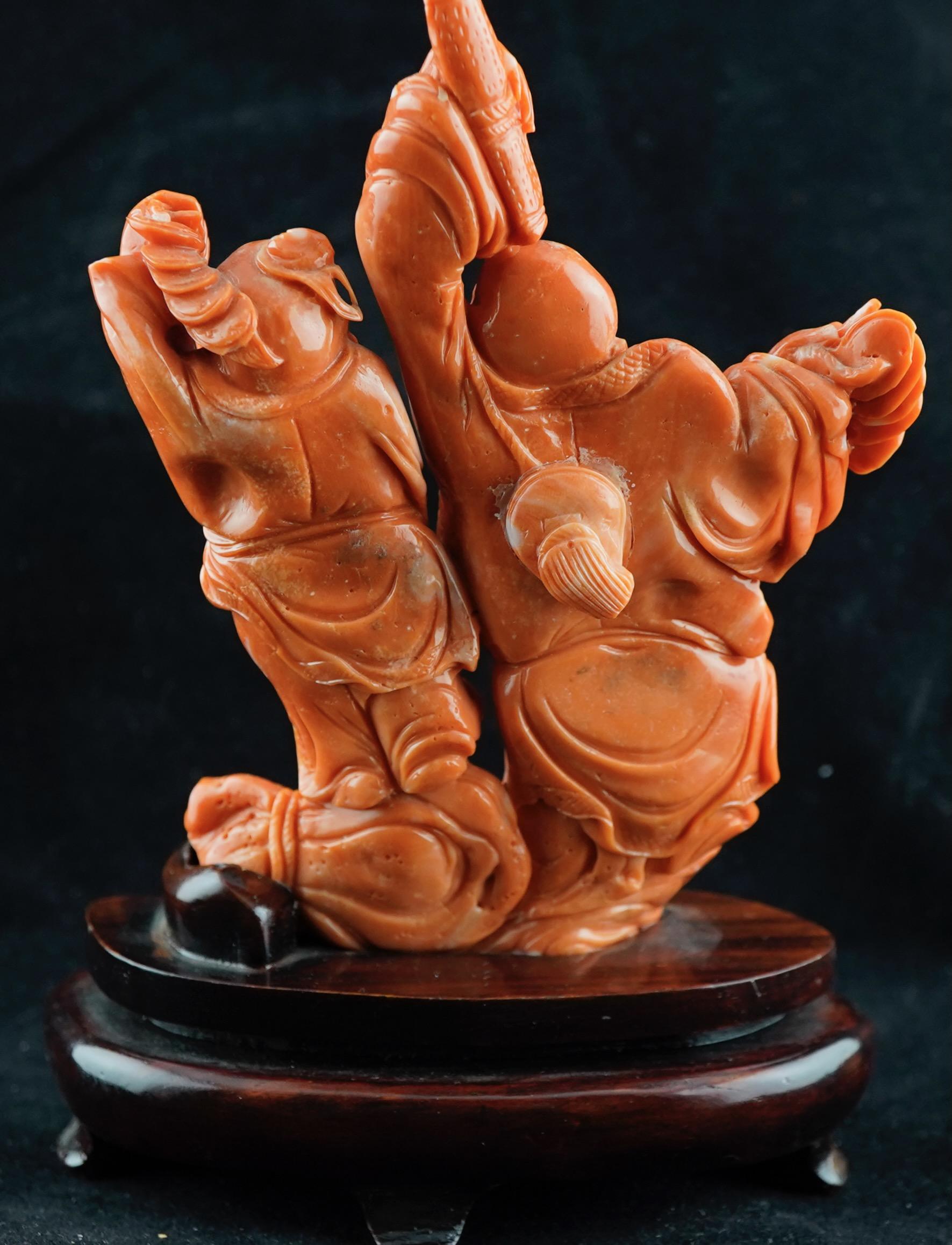 Exportation chinoise Sculpture chinoise en corail rouge représentant Bouddha et son assistant en vente