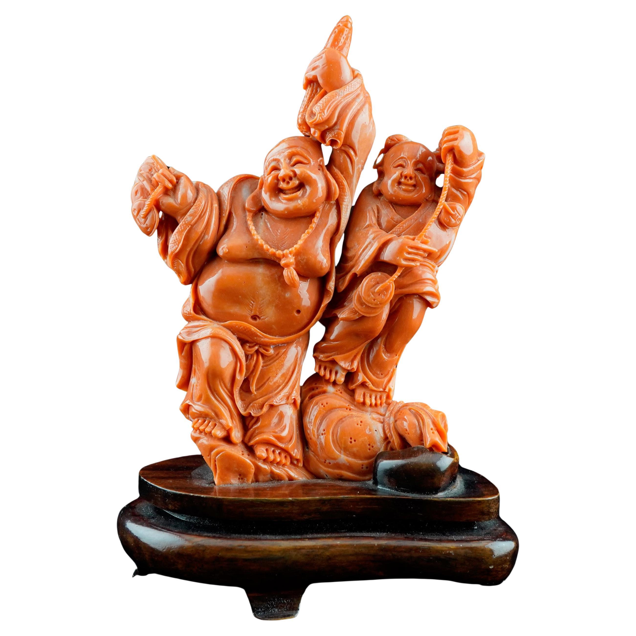 Sculpture chinoise en corail rouge représentant Bouddha et son assistant en vente