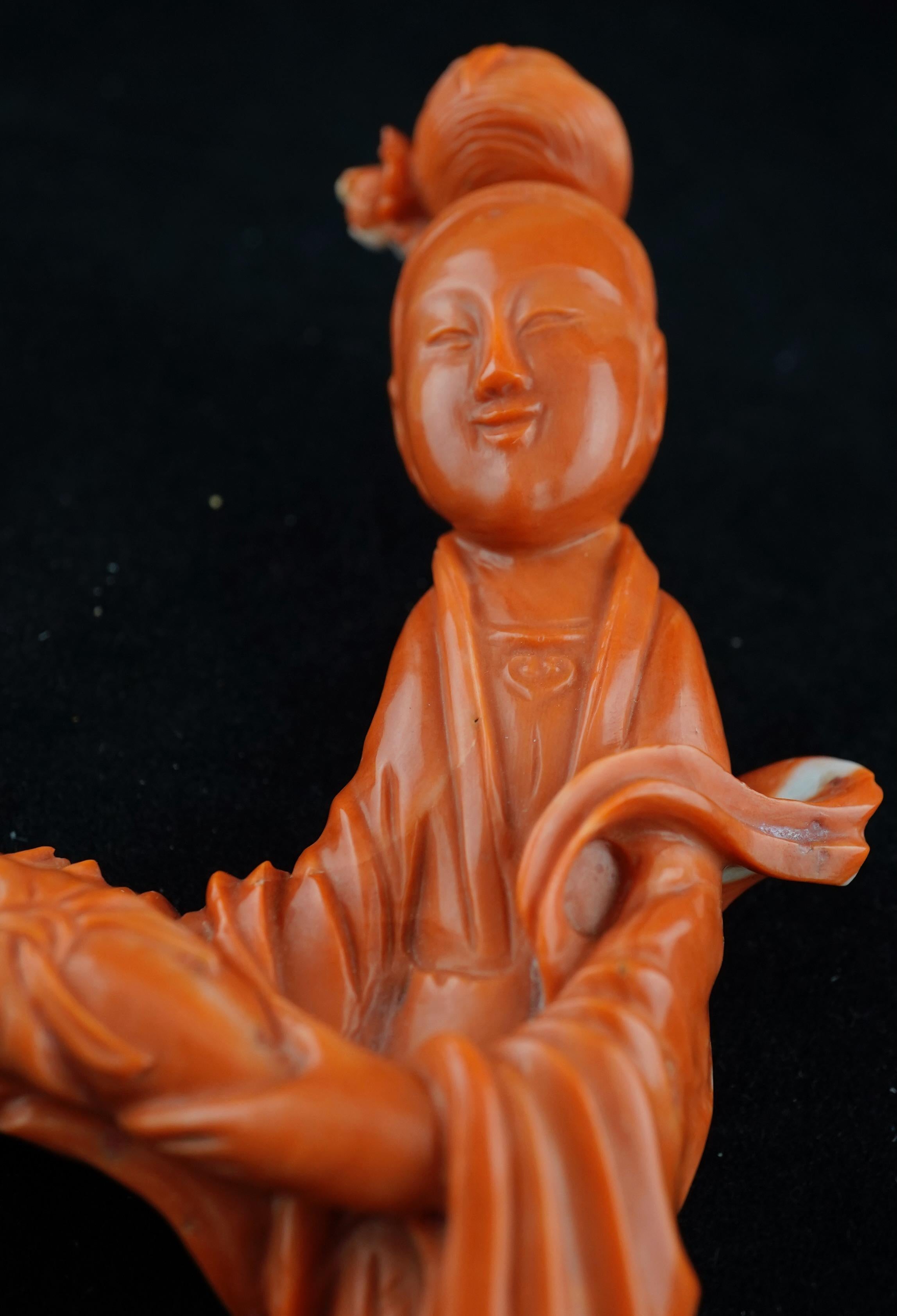XIXe siècle Figure féminine chinoise en corail rouge 19e siècle en vente