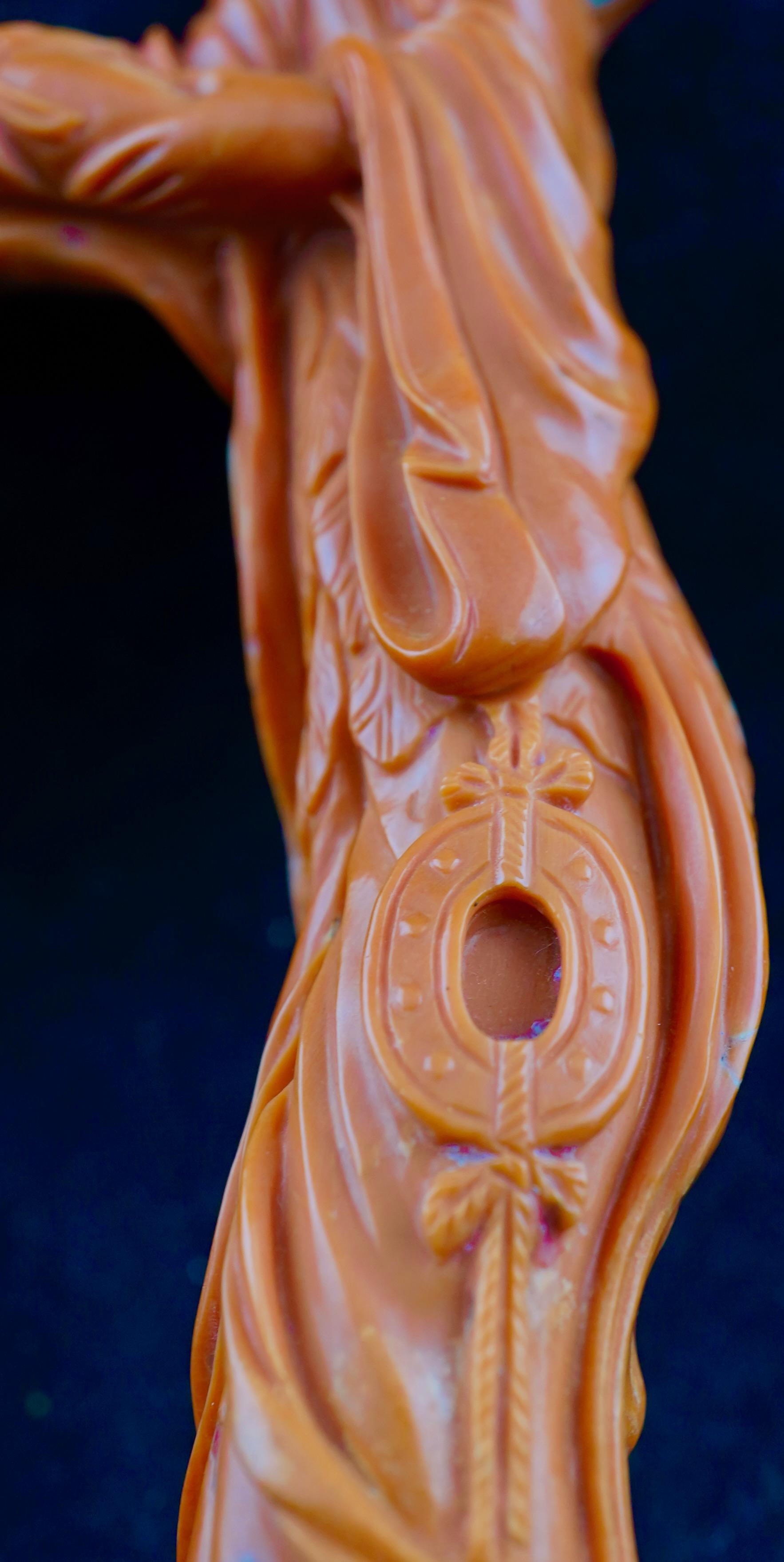 Figure féminine chinoise en corail rouge 19e siècle en vente 1