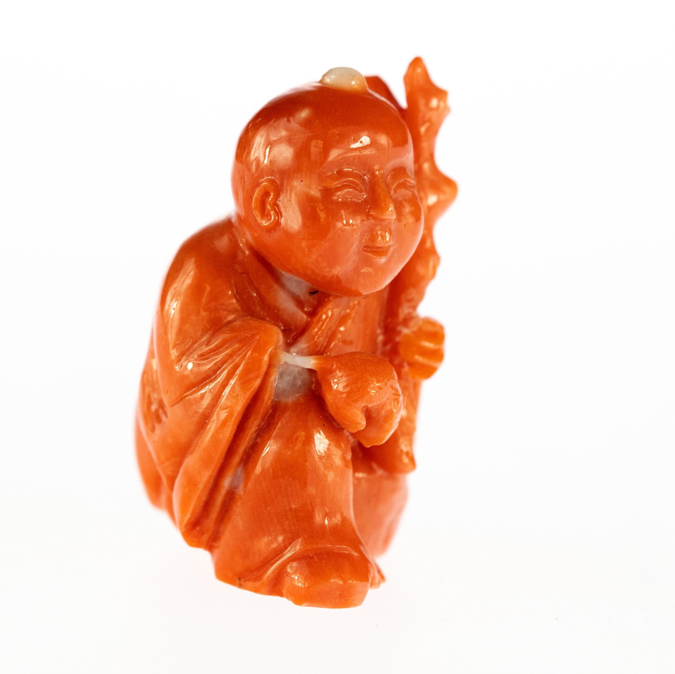 Chinese Red Coral Peasant Hand Carved Asian Art Taiwan Statue Sculpture In Excellent Condition For Sale In Milano, IT