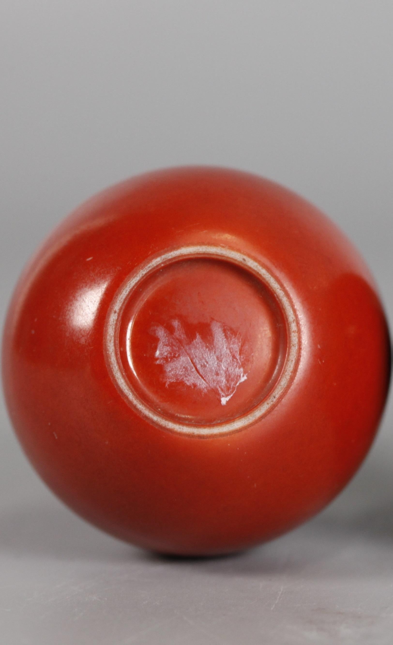 Chinese red glazed porcelain vase, 19th c. In Good Condition For Sale In New York, NY