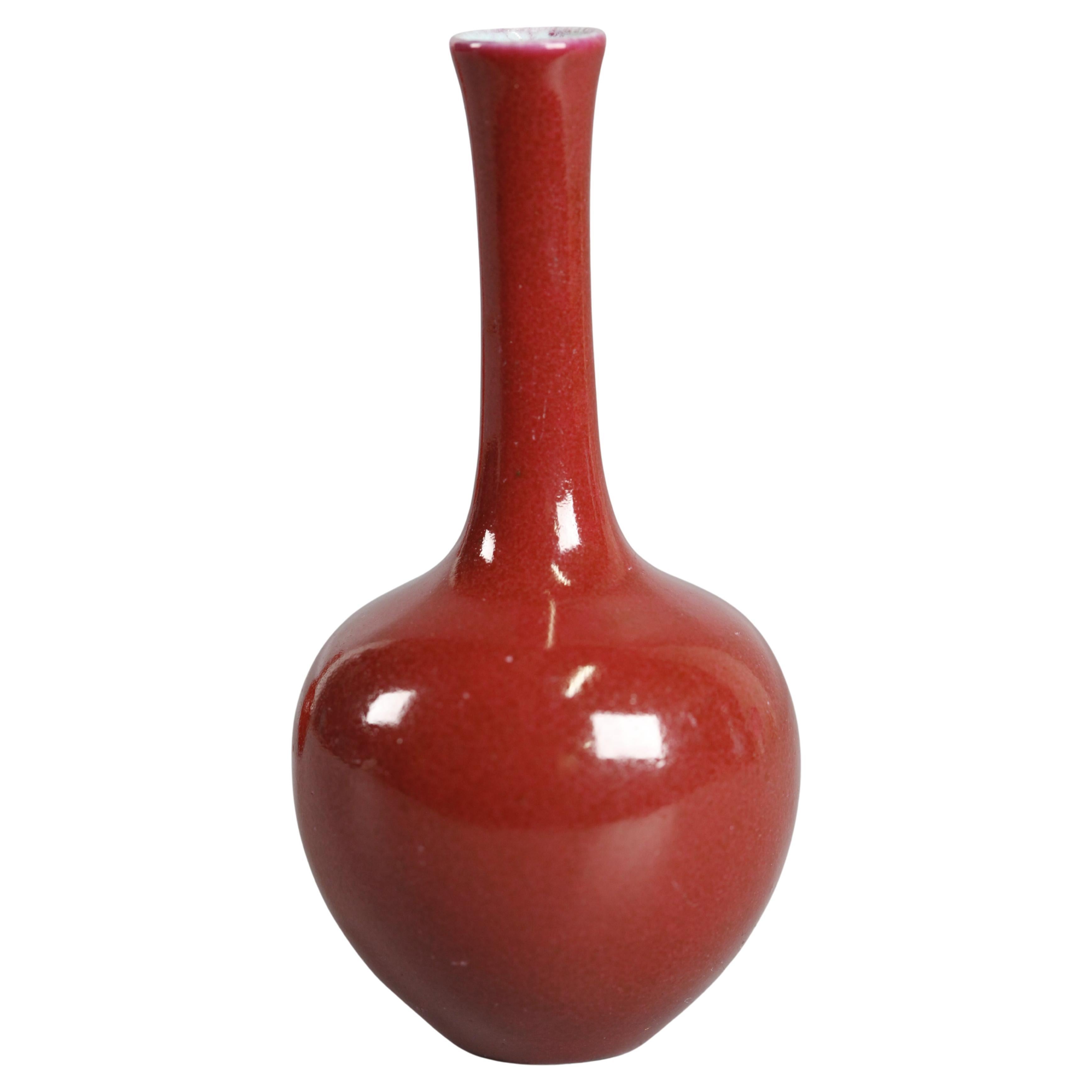 Chinese red glazed porcelain vase, 19th c.