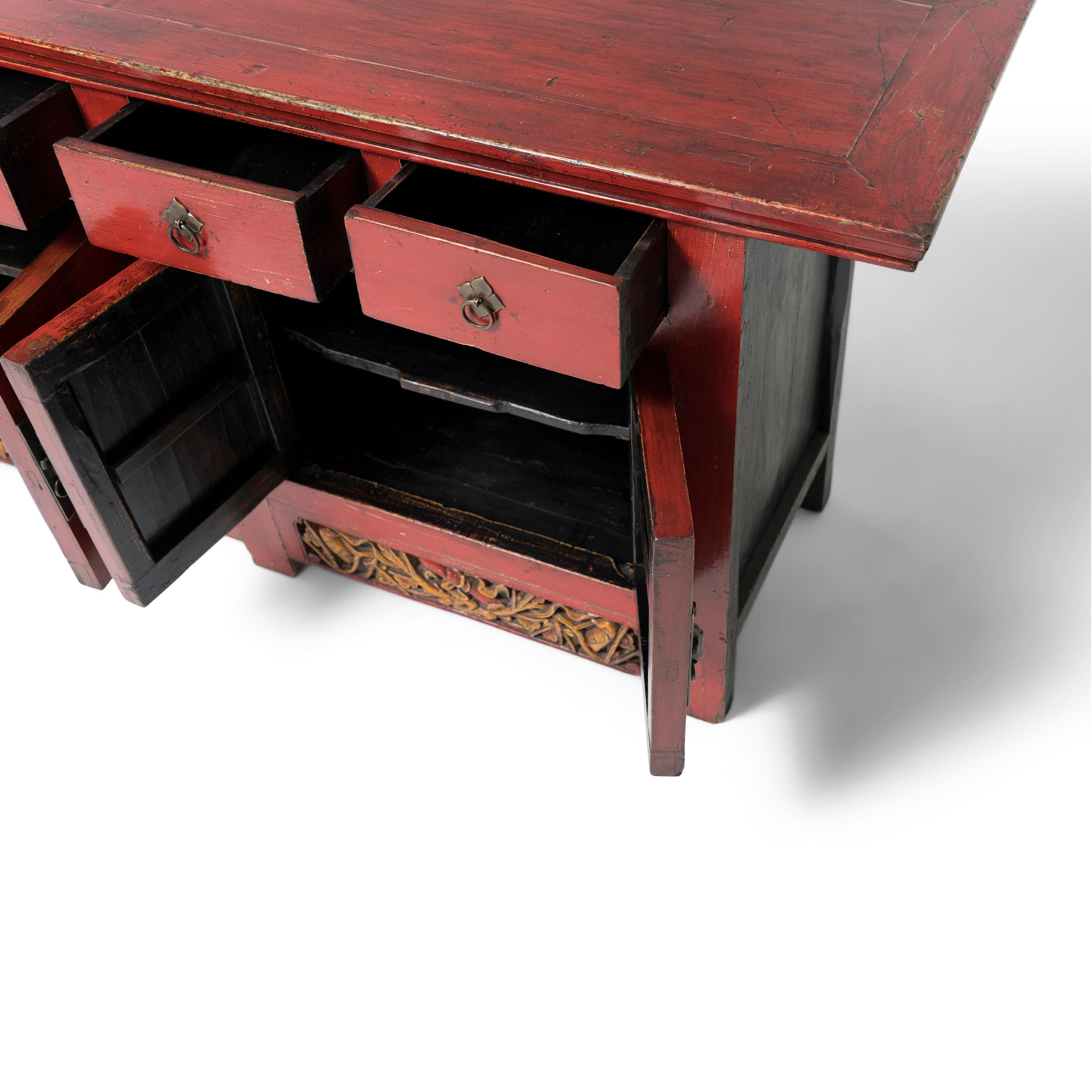 Chinese Red Lacquer Coffer with Gilt Carvings, c. 1900 For Sale 1