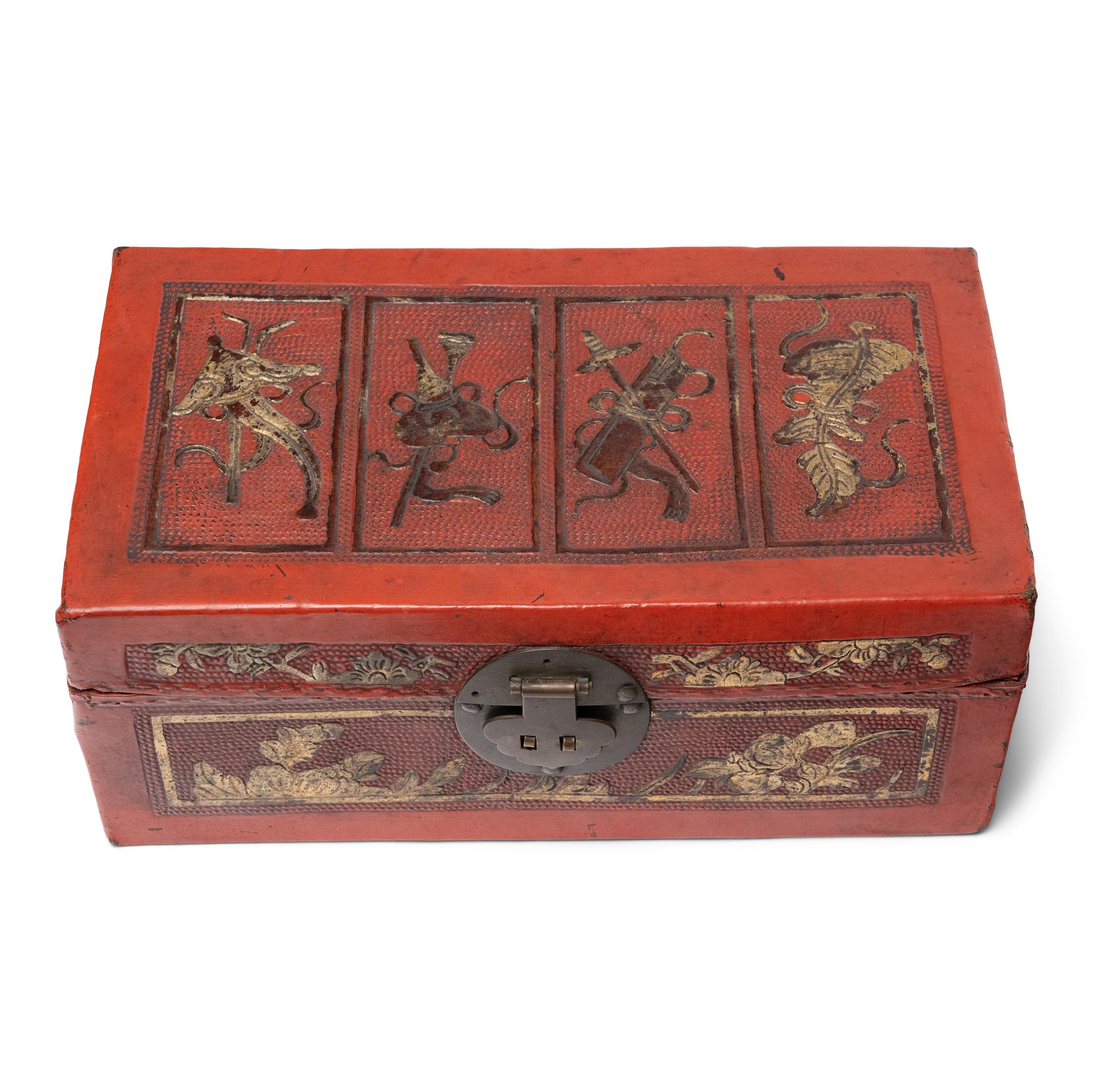 Qing Boîte à peaux chinoise en laque rouge, vers 1880 en vente