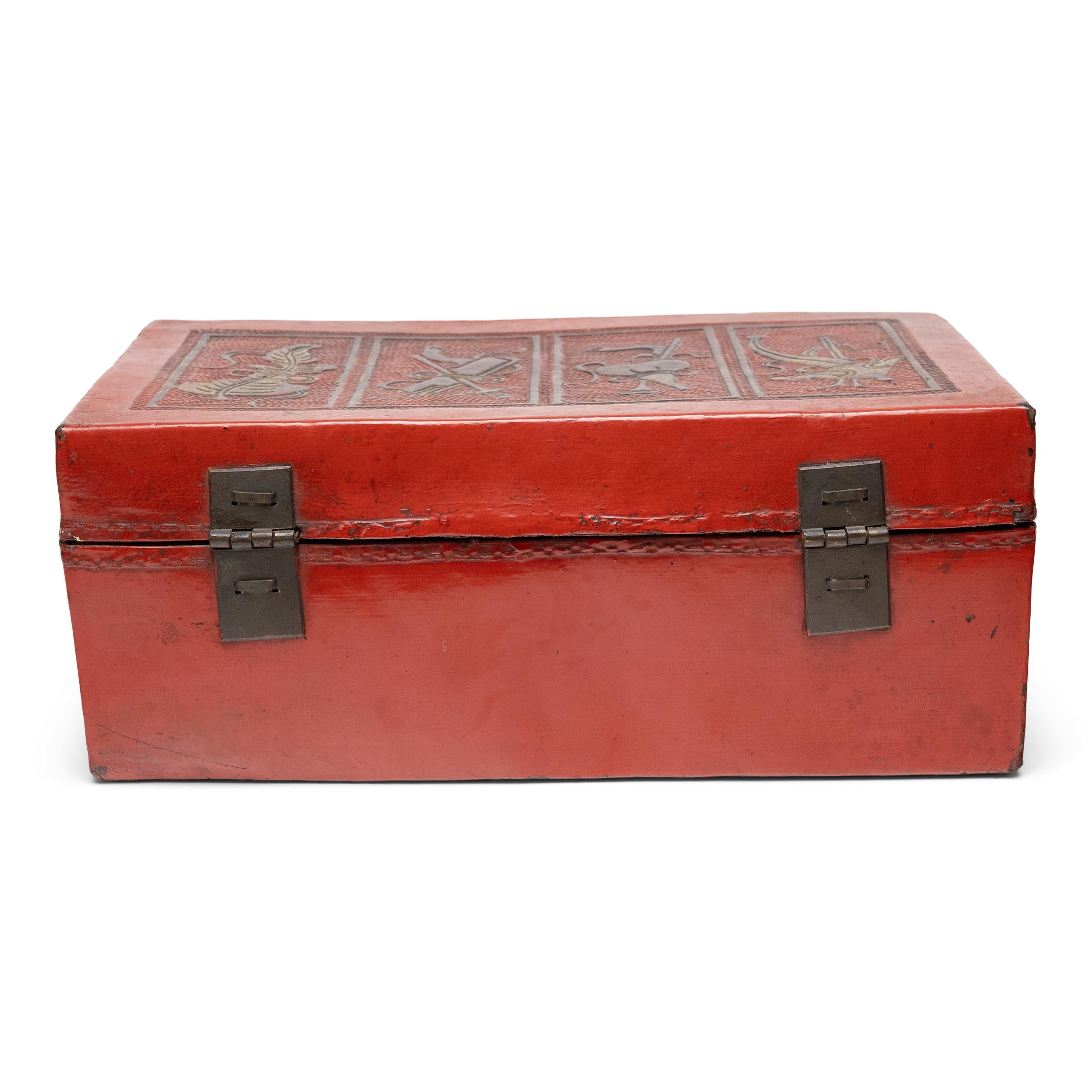 Laqué Boîte à peaux chinoise en laque rouge, vers 1880 en vente