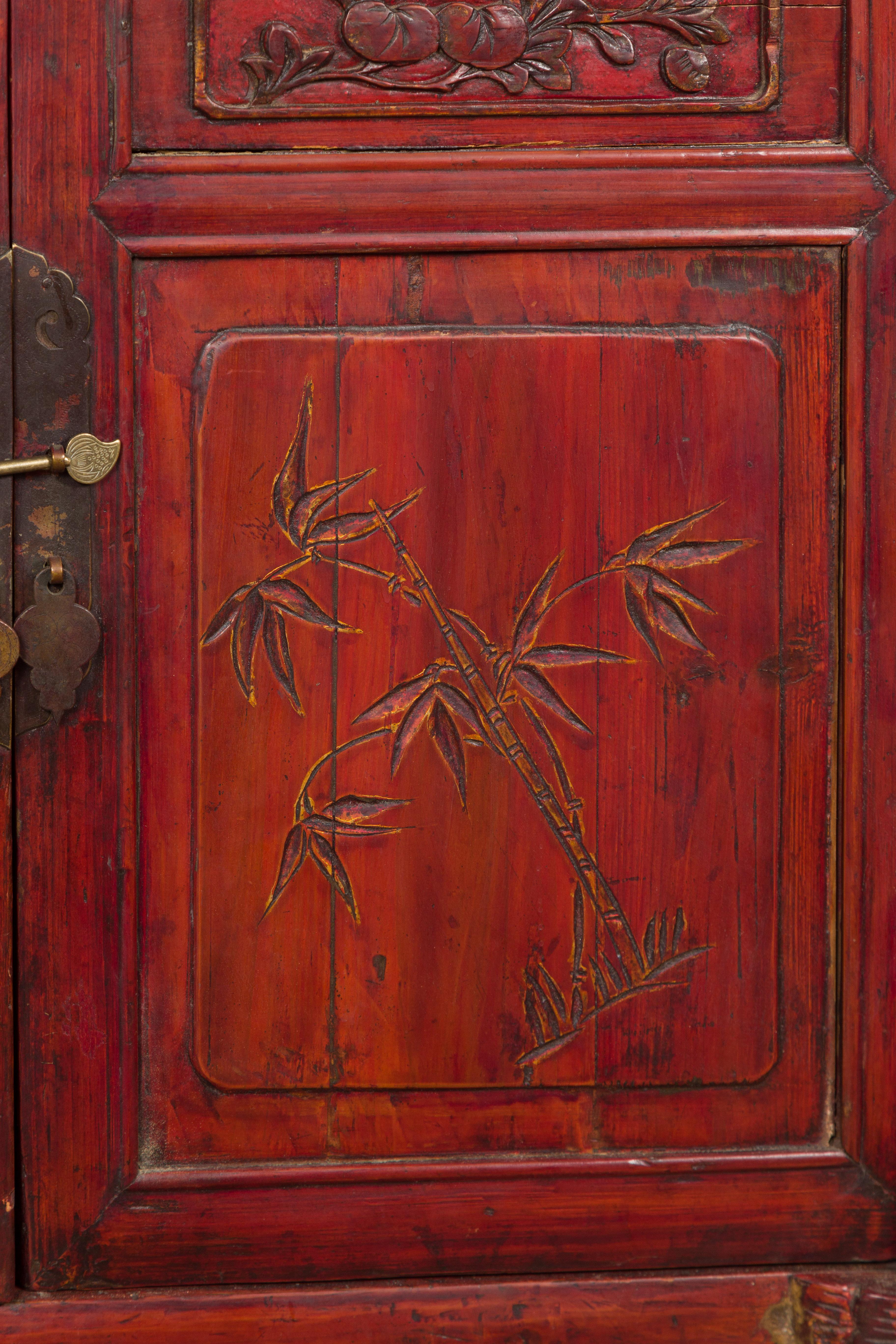 Red Lacquer Late Qing Dynasty Bedside Cabinet with Carved Décor For Sale 4