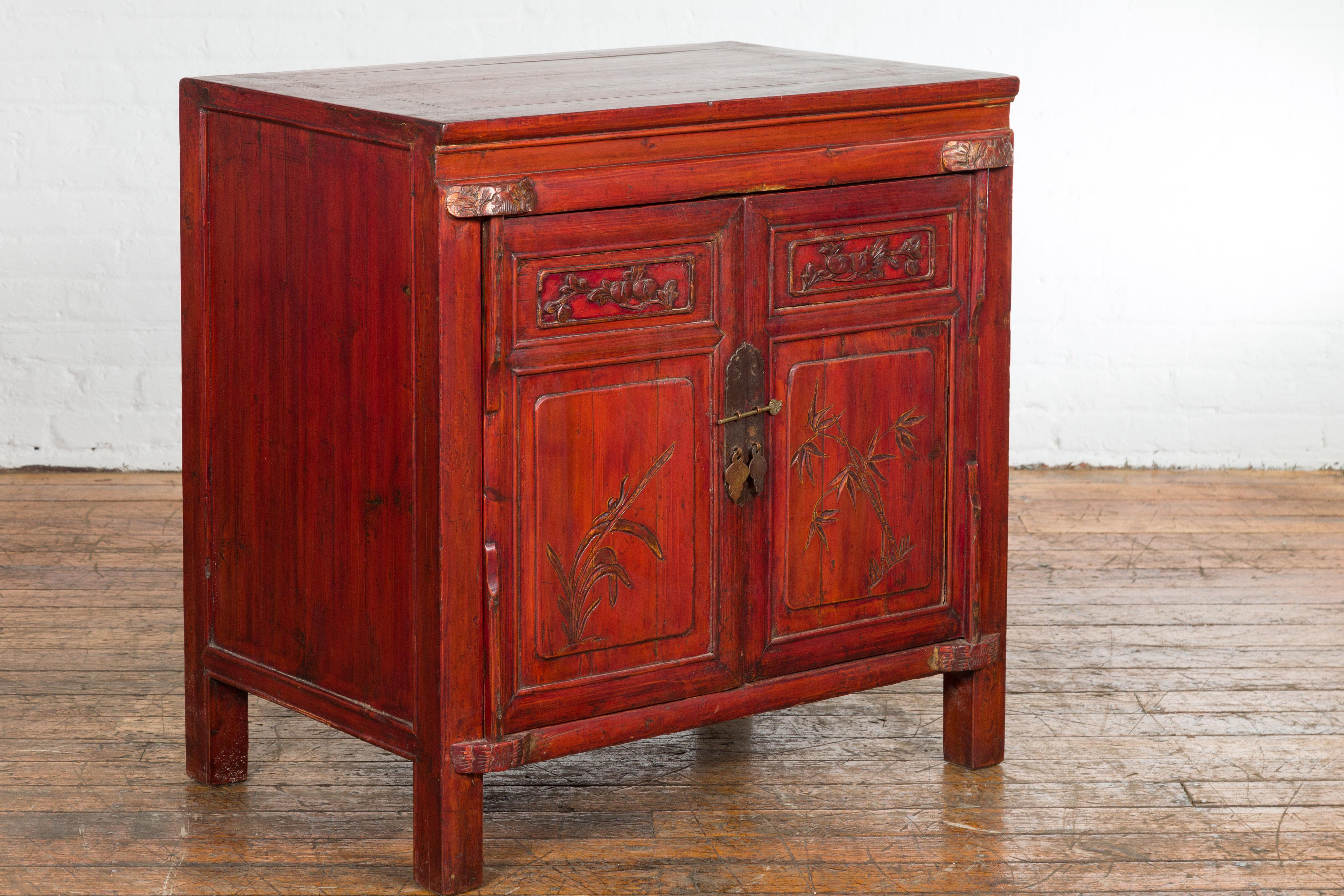 Chinese Red Lacquer Late Qing Dynasty Bedside Cabinet with Carved Décor For Sale 10