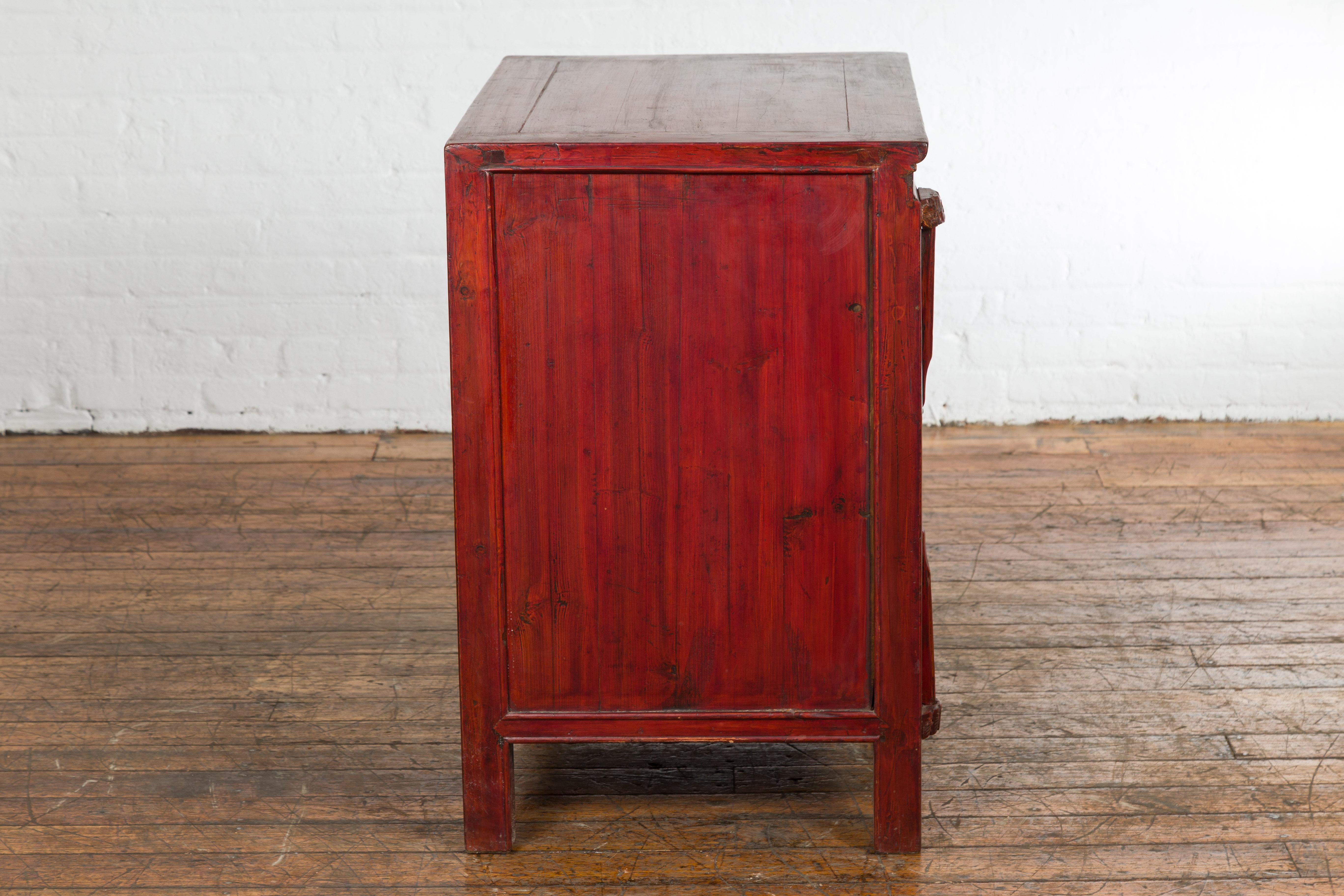 Chinese Red Lacquer Late Qing Dynasty Bedside Cabinet with Carved Décor For Sale 11