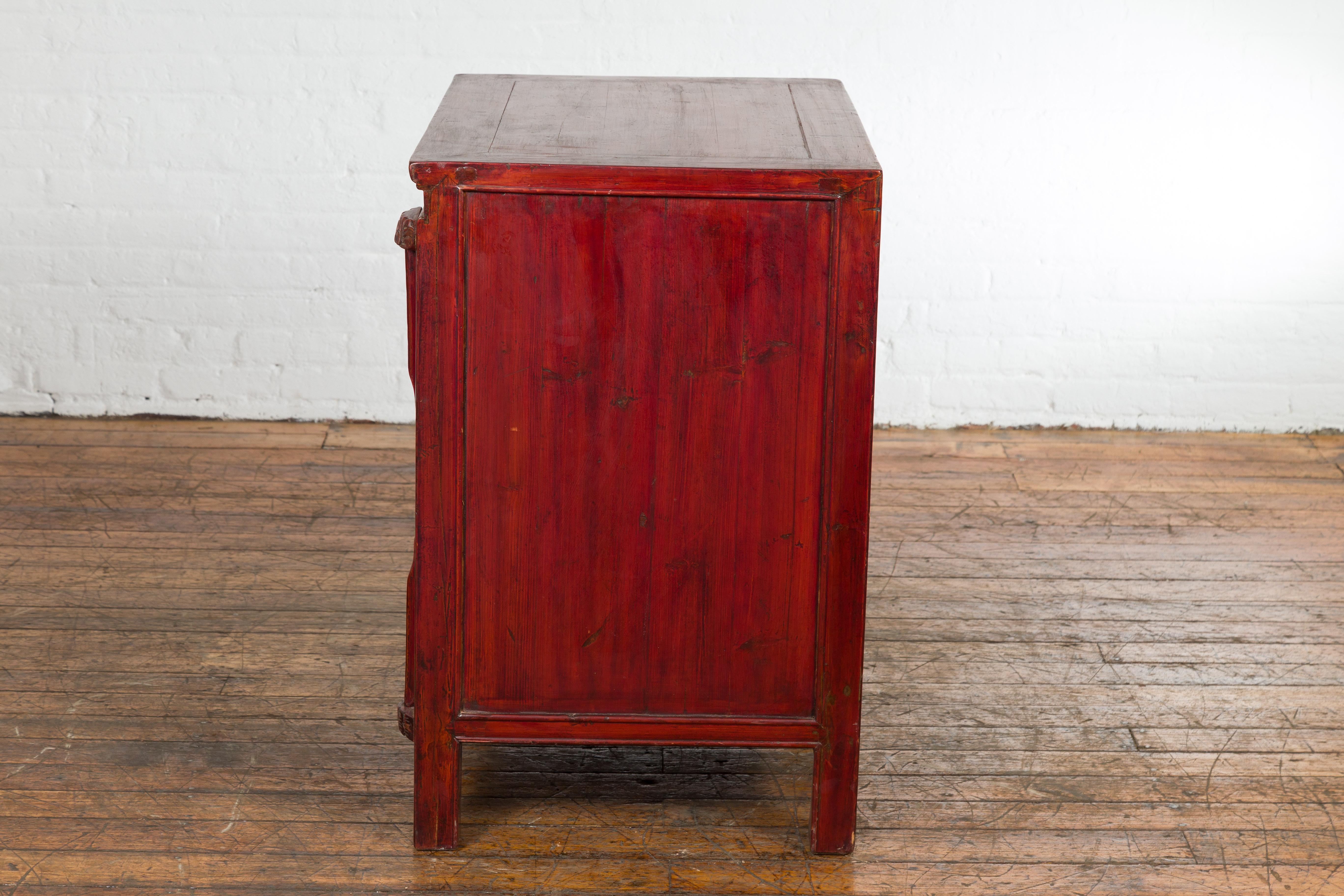 Chinese Red Lacquer Late Qing Dynasty Bedside Cabinet with Carved Décor For Sale 14