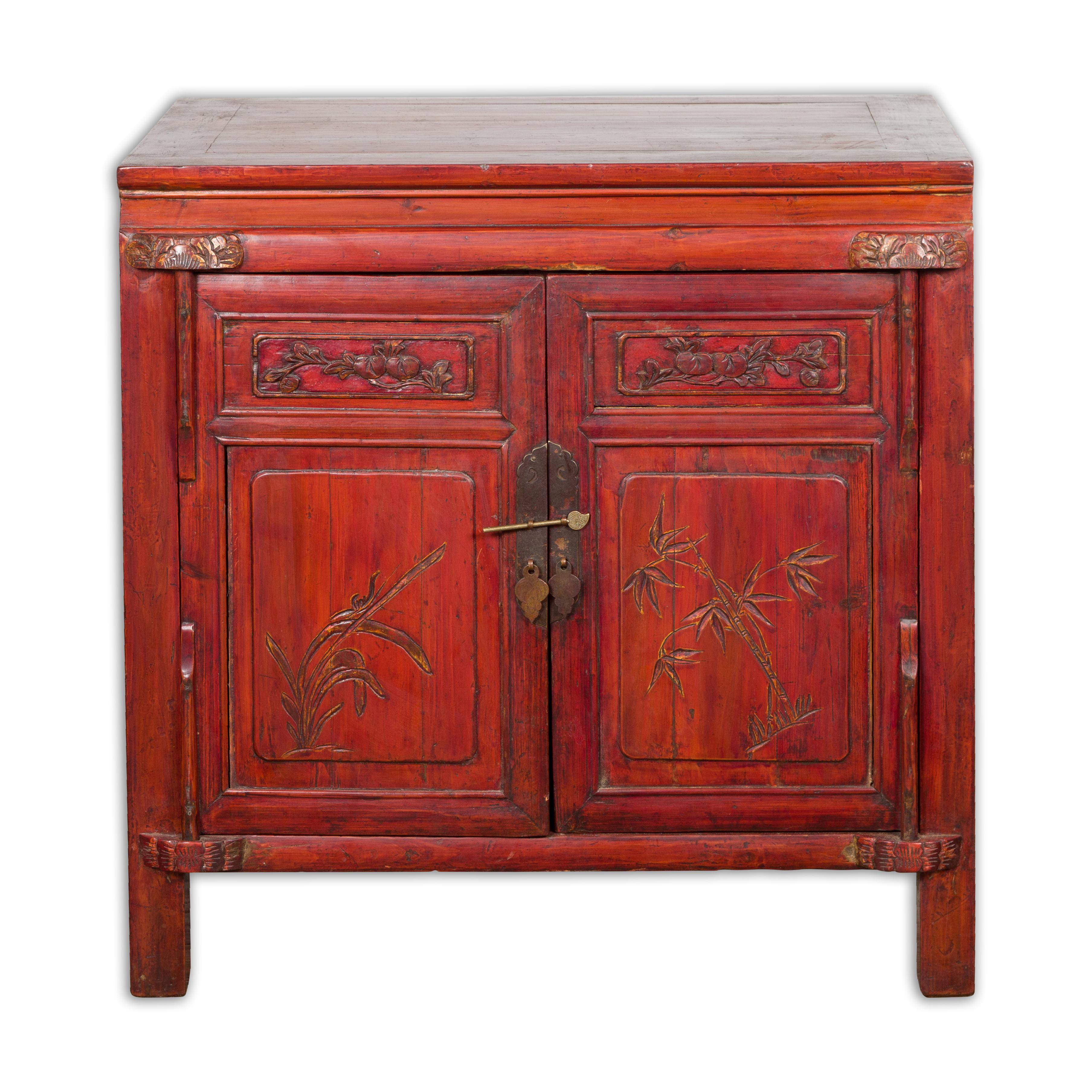Chinese Red Lacquer Late Qing Dynasty Bedside Cabinet with Carved Décor For Sale 15