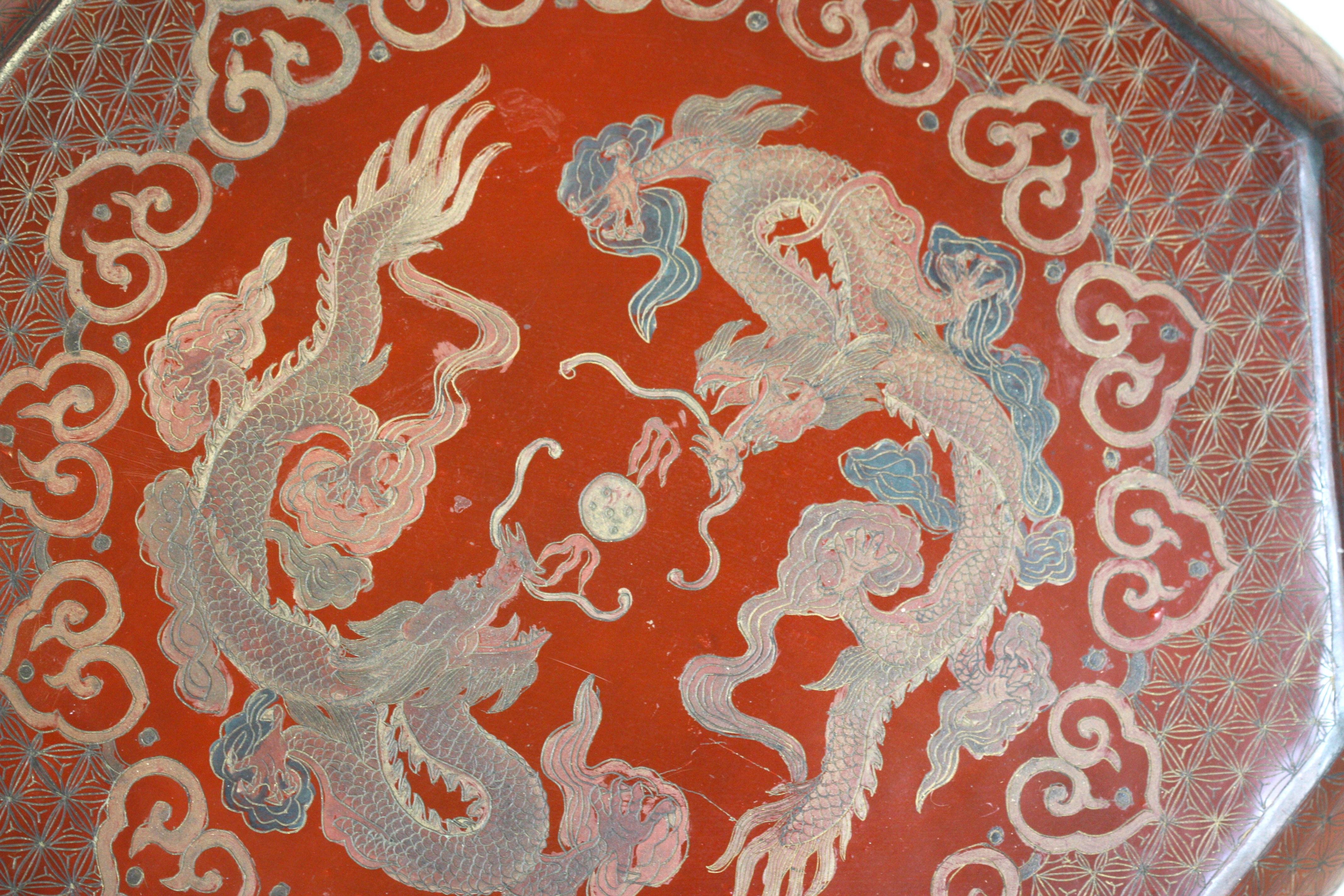 Chinese Red Lacquer Octagonal Box In Good Condition For Sale In West Palm Beach, FL