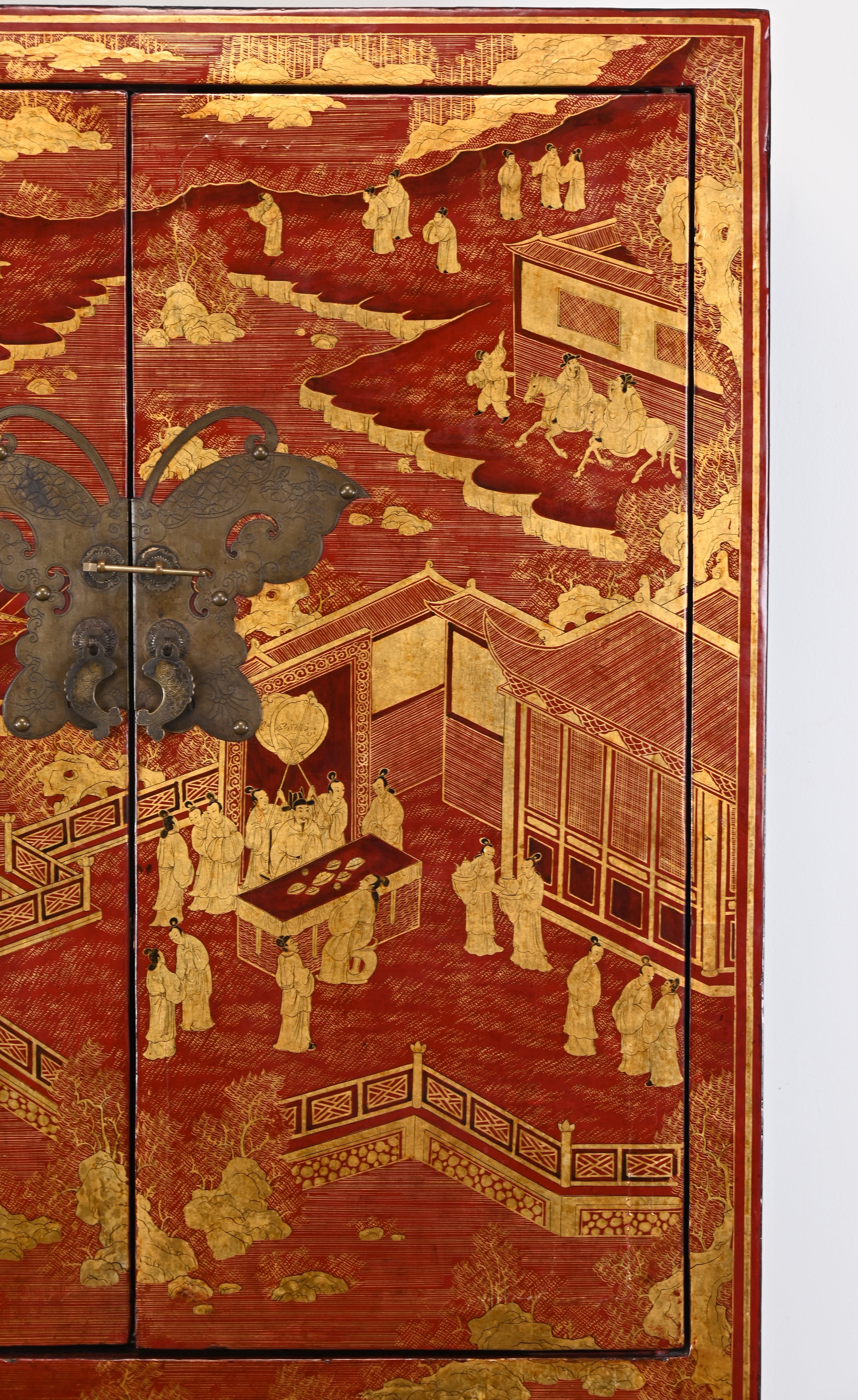 Chinesischer rot lackierter Schrank im Qing-Stil, 20. Jahrhundert (Qing-Dynastie) im Angebot