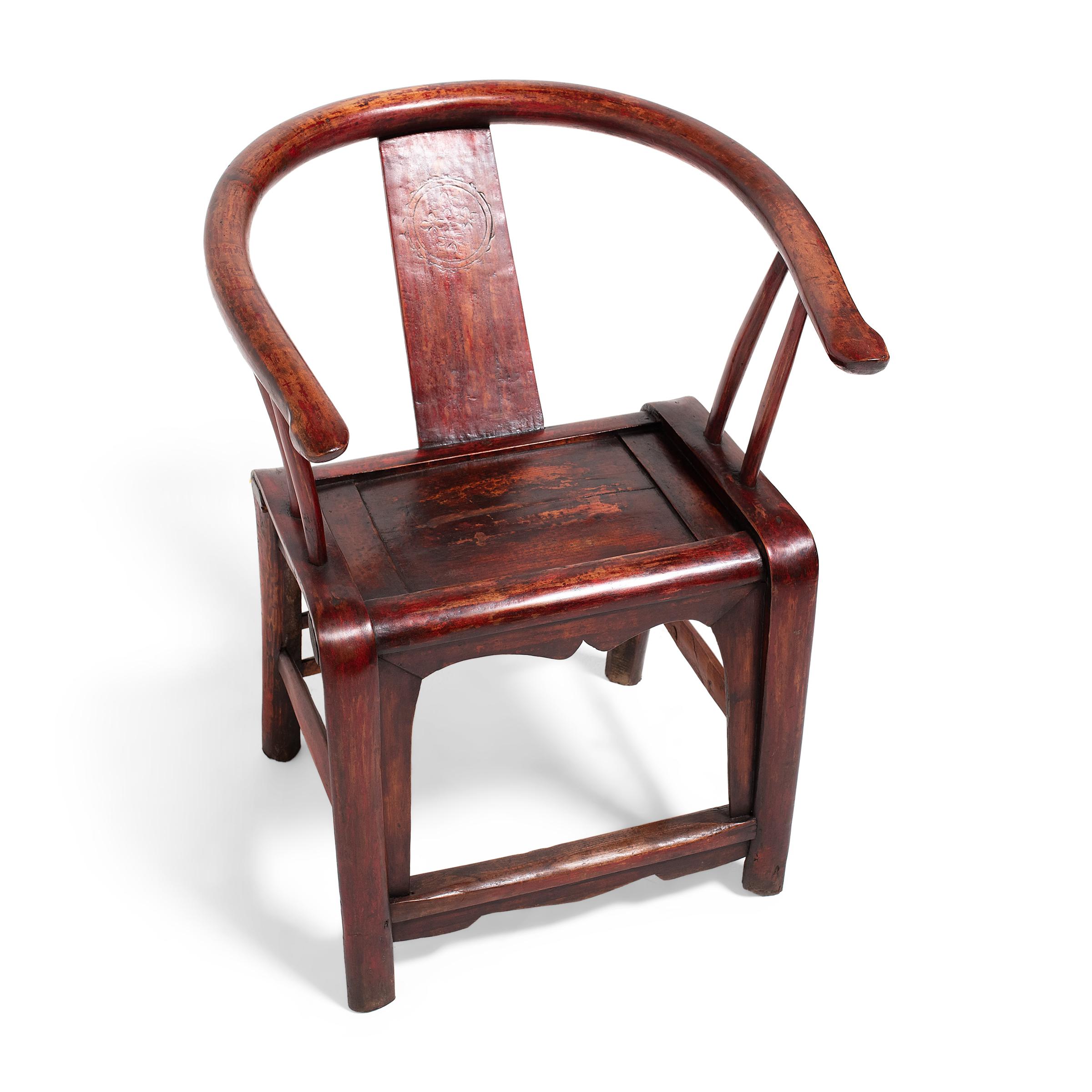 Qing Chaise ronde chinoise à dossier rond en laque rouge, vers 1850 en vente