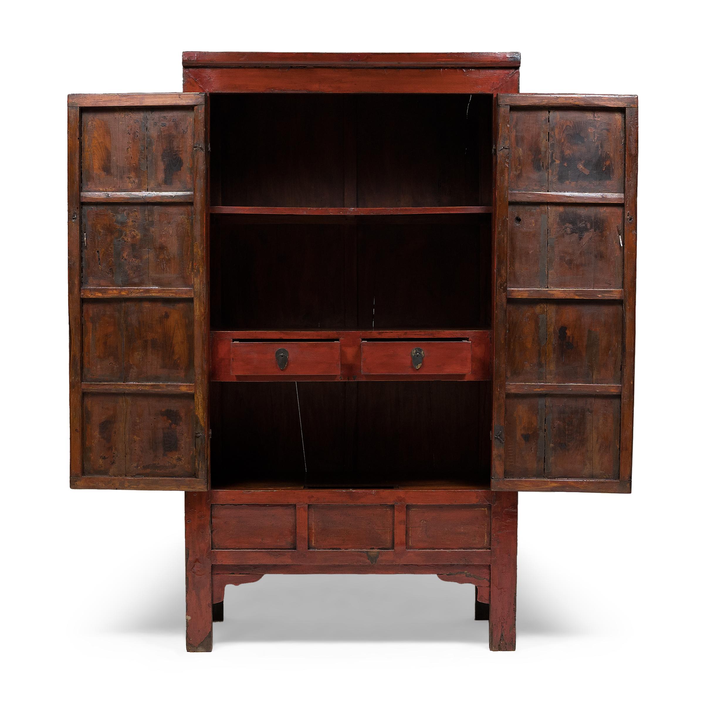 Chinese Red Lacquer Scholars' Cabinet, circa 1850 In Good Condition For Sale In Chicago, IL