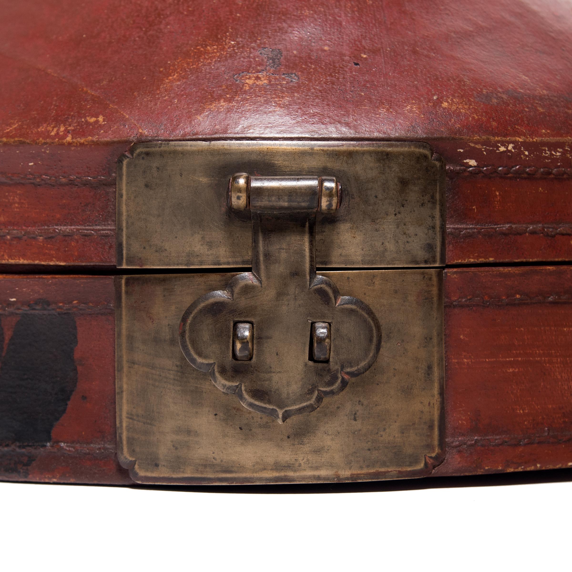 Chinese Red Lacquer Summer Hat Box, circa 1850 1