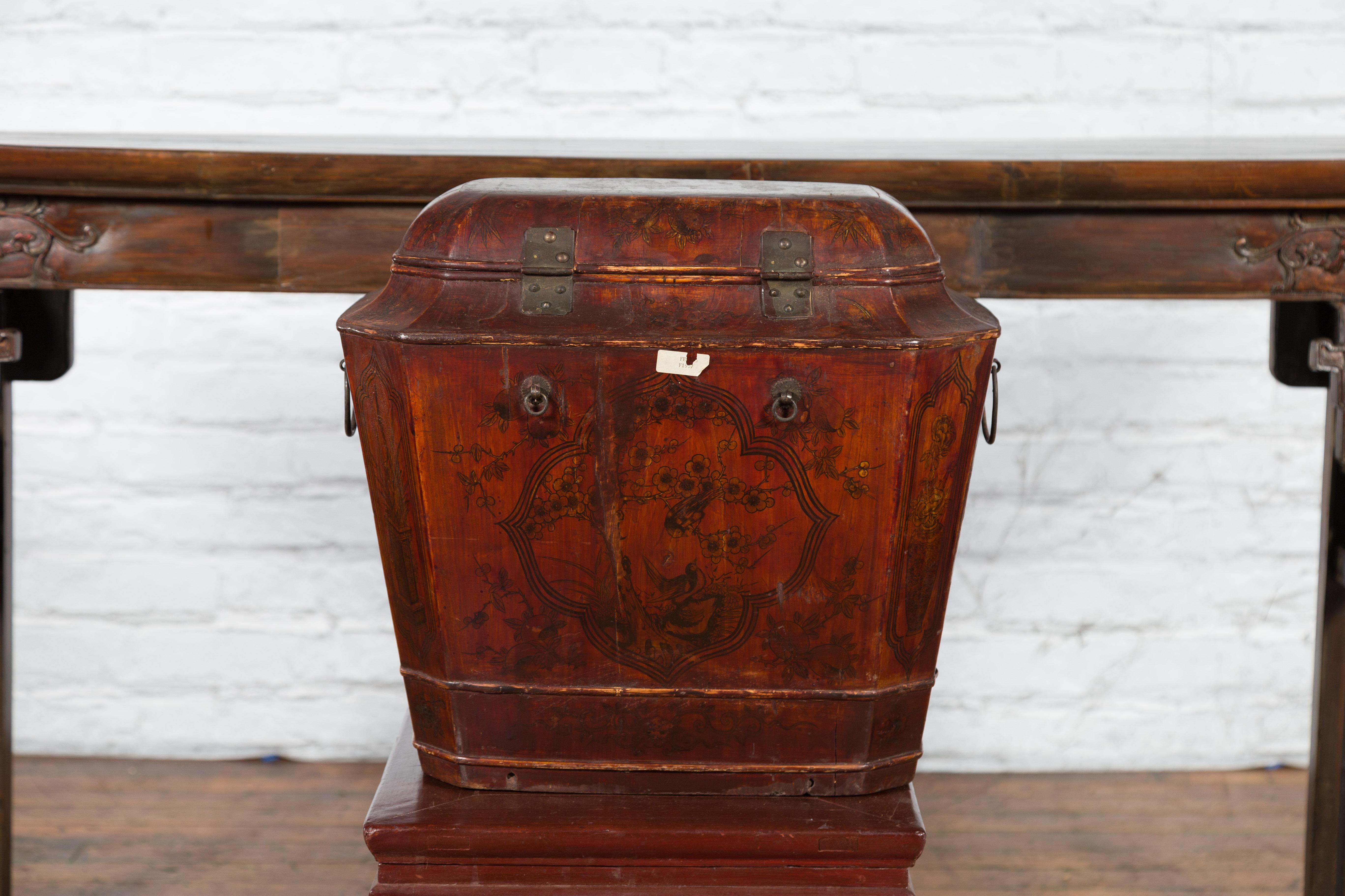 Chinese Red Lacquer Wedding Chest with Hand-Painted Décor, Qing Dynasty For Sale 5