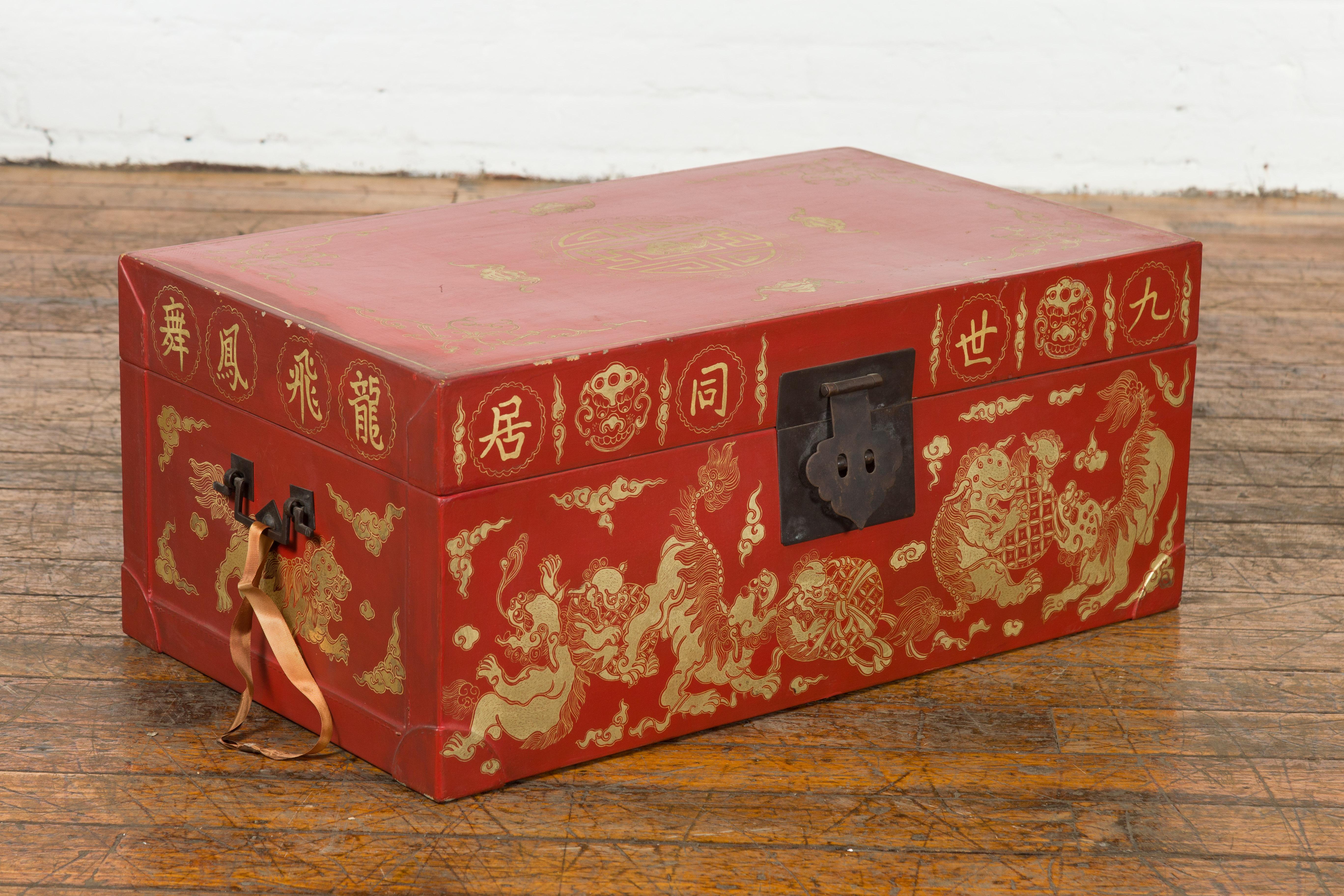 Chinese Red Lacquered Blanket Chest with Gilt Motifs and Guardian Lions For Sale 6