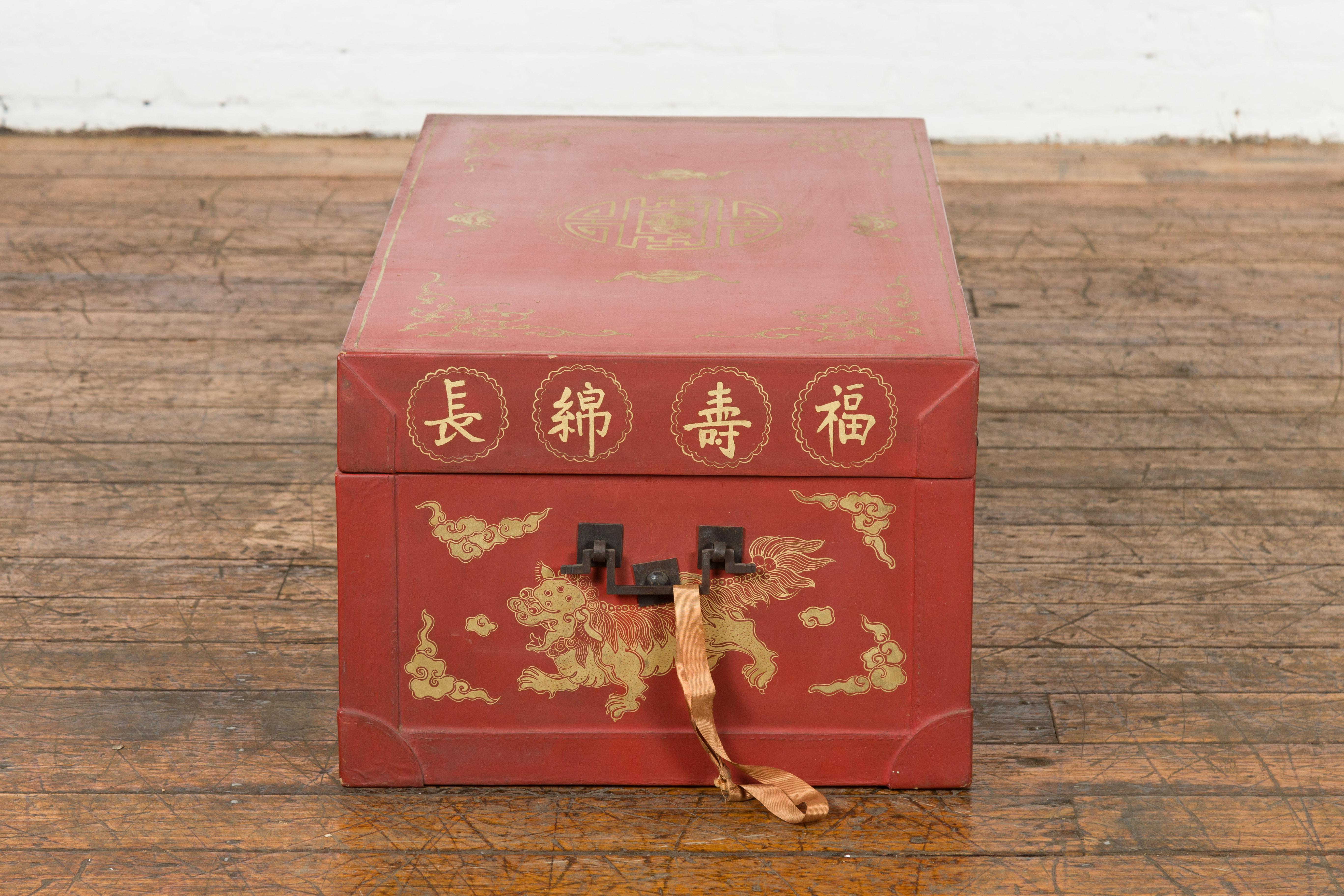 Chinese Red Lacquered Blanket Chest with Gilt Motifs and Guardian Lions For Sale 9