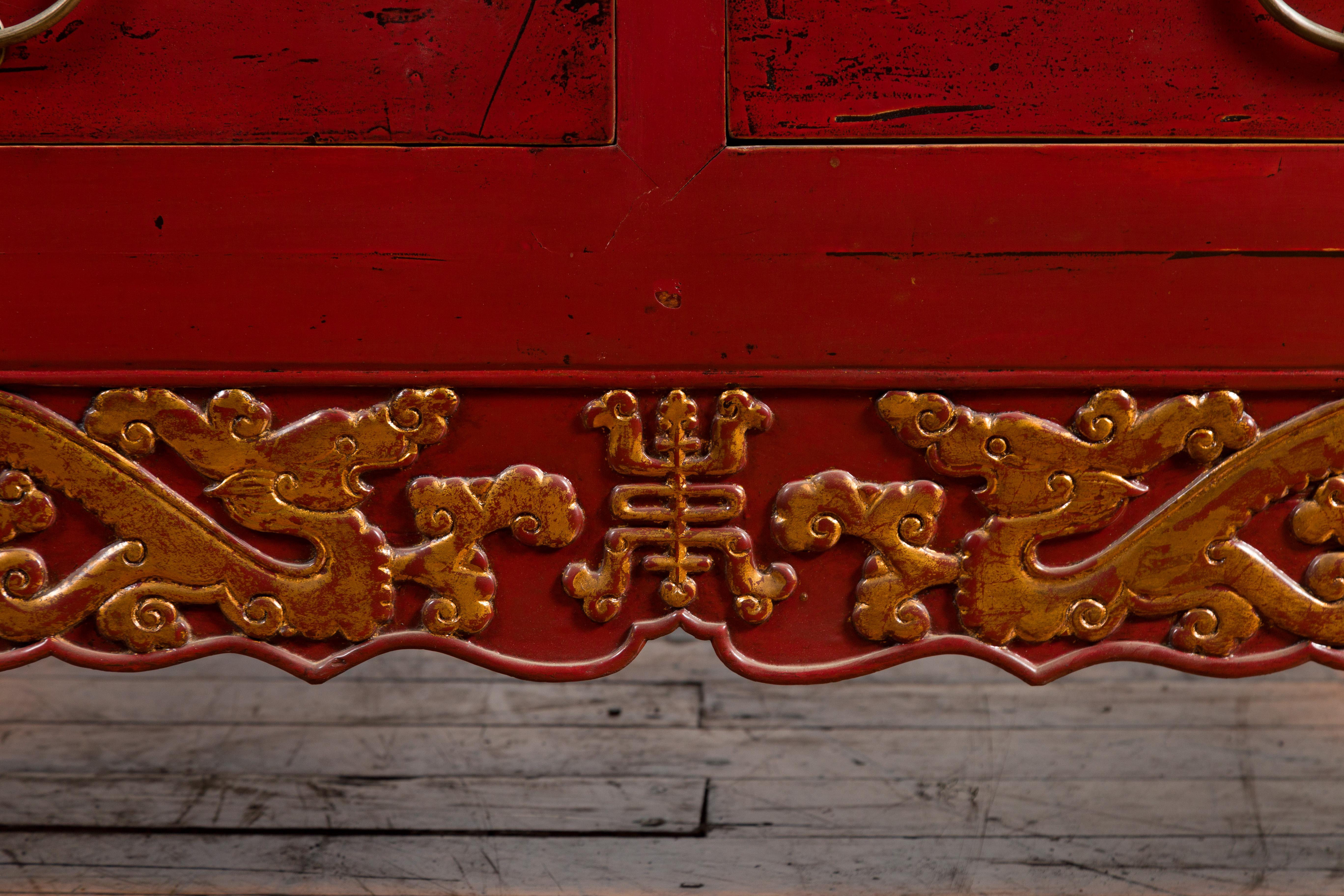 19th Century Red Lacquered Qing Dynasty Cabinet with Carved Dragons and Drawers For Sale 5