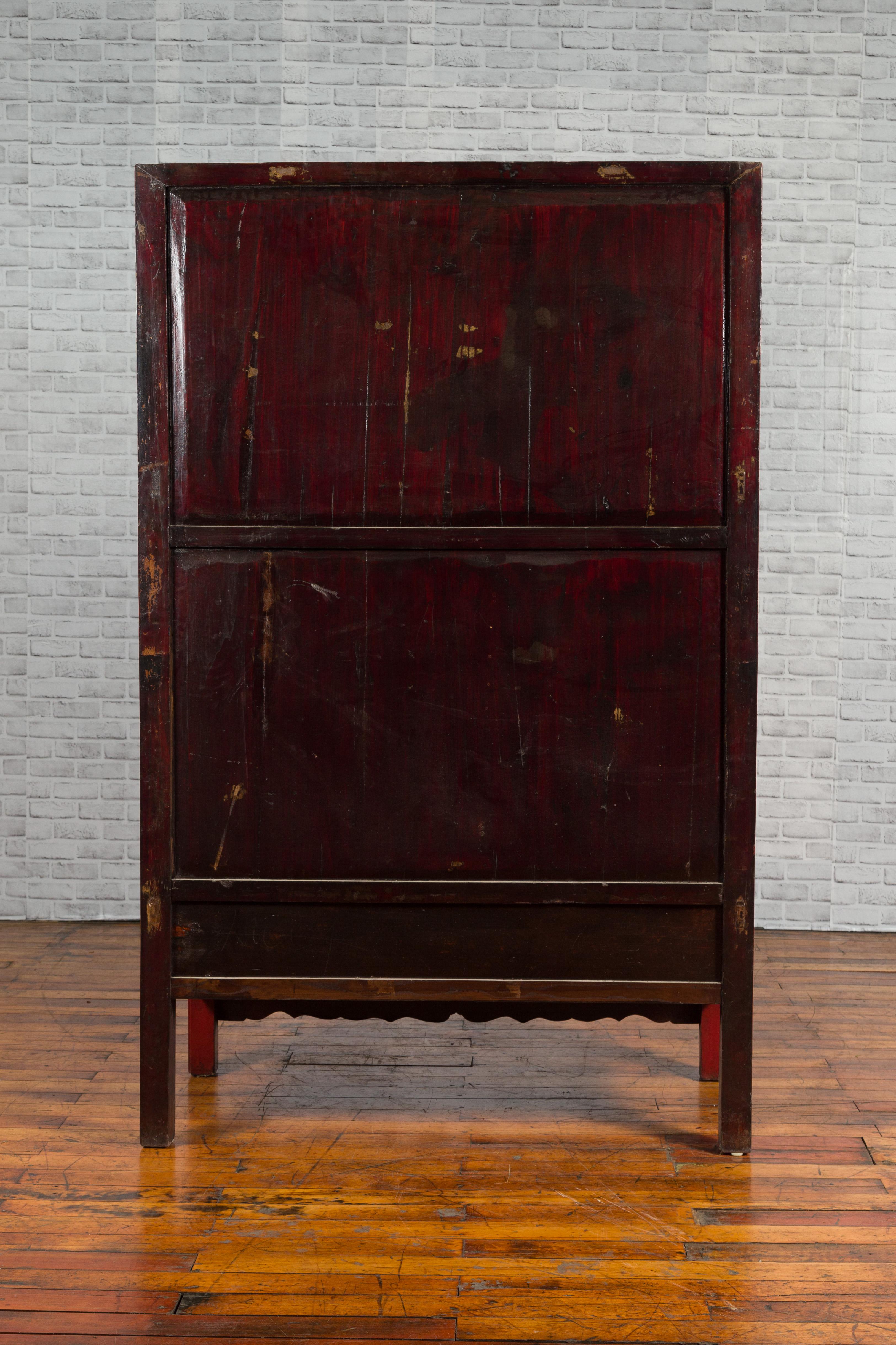 19th Century Red Lacquered Qing Dynasty Cabinet with Carved Dragons and Drawers For Sale 8