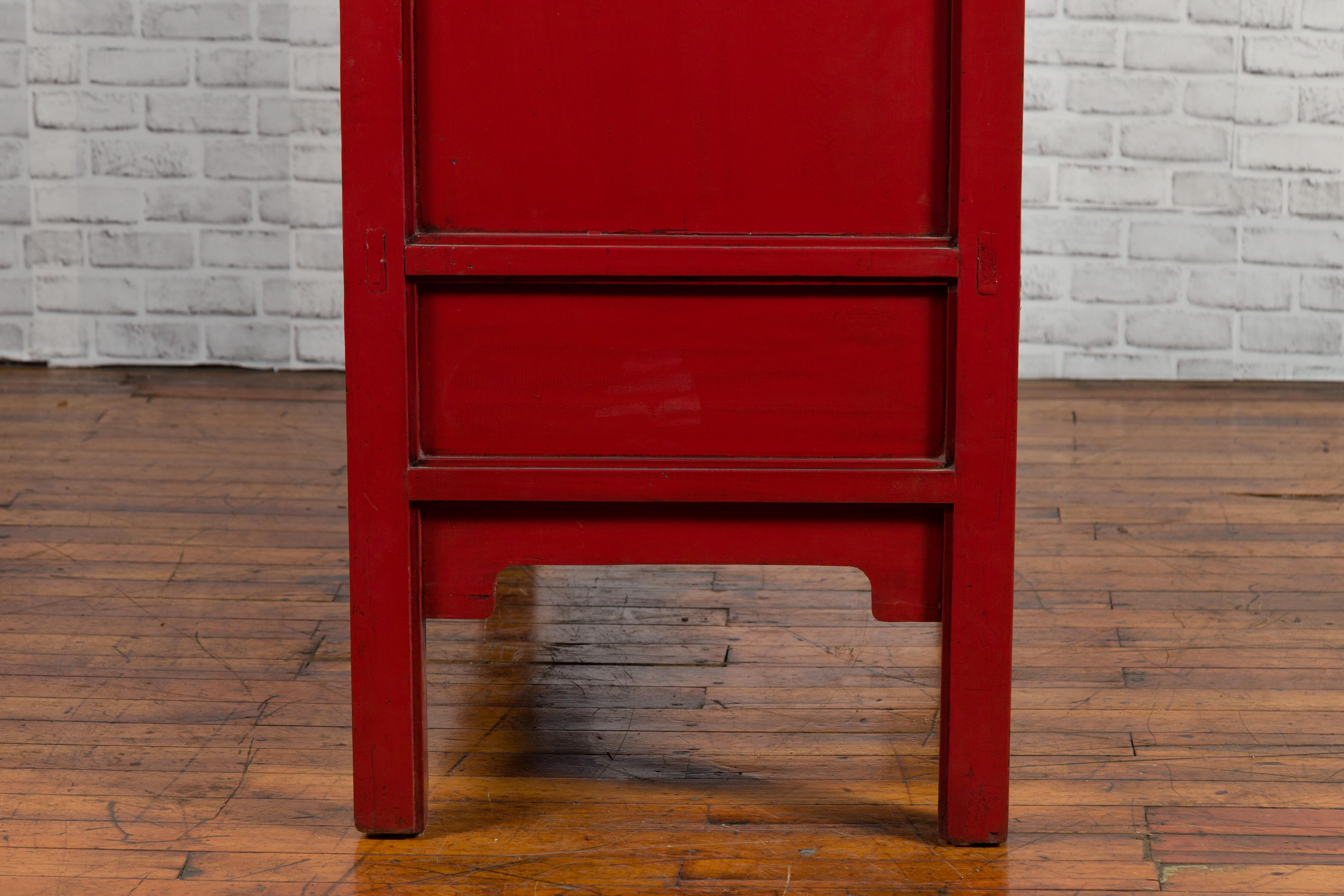 Chinese Red Lacquered Qing Dynasty 19th Century Cabinet with Carved Gilt Apron For Sale 10